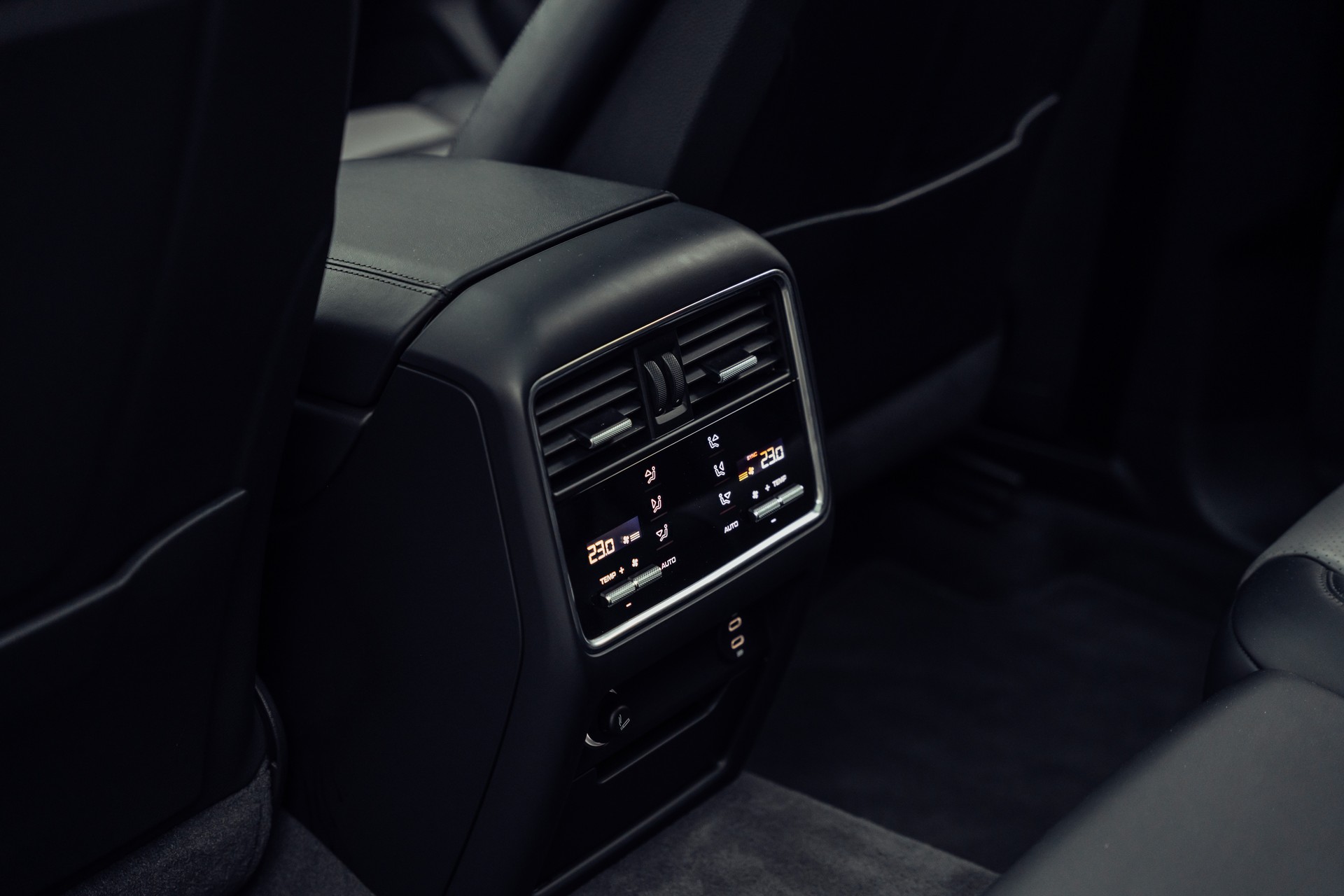PORSCHE Cayenne S Coupé-image-14
