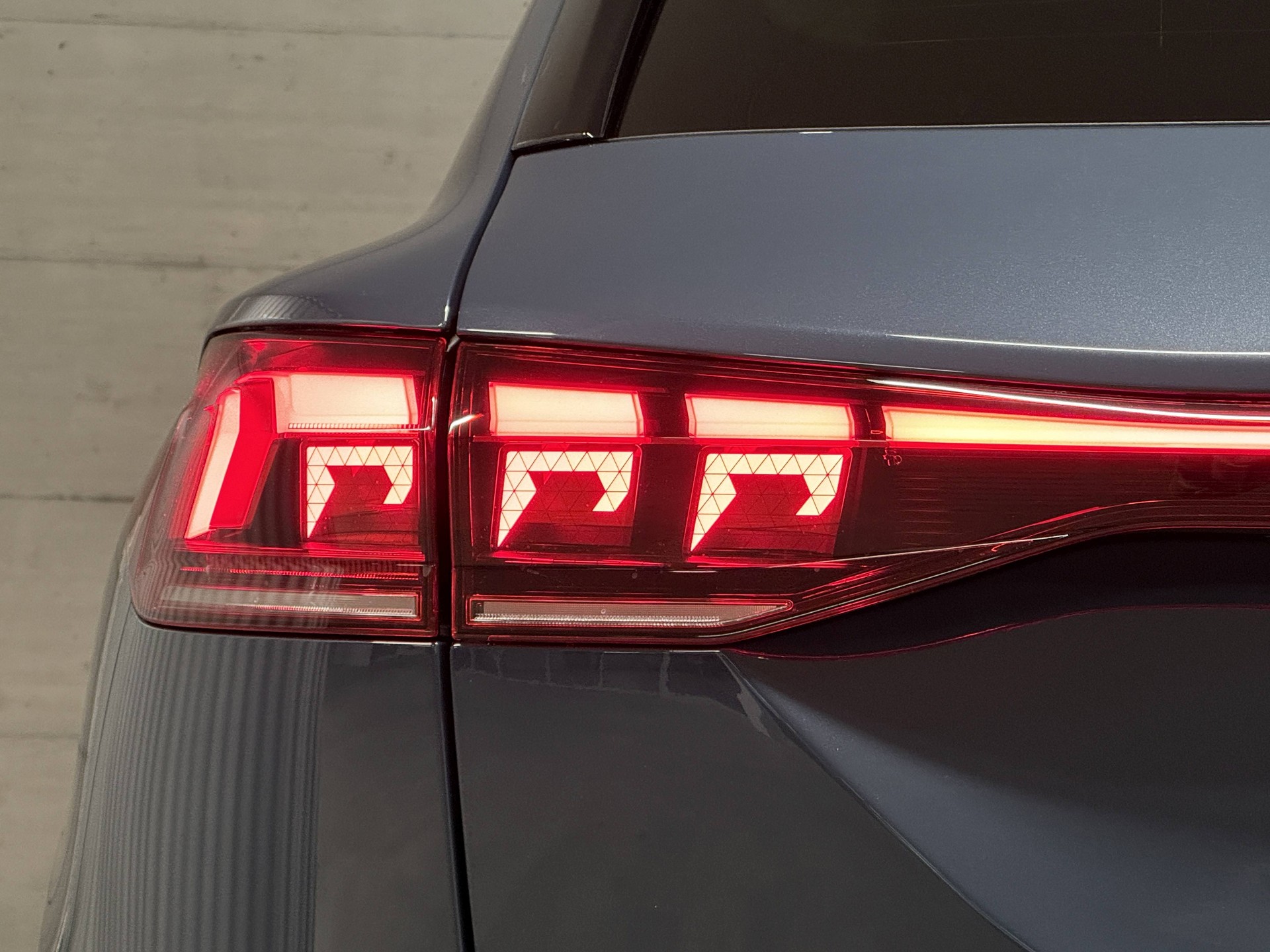 AUDI Q6 e-tron quattro-image-4