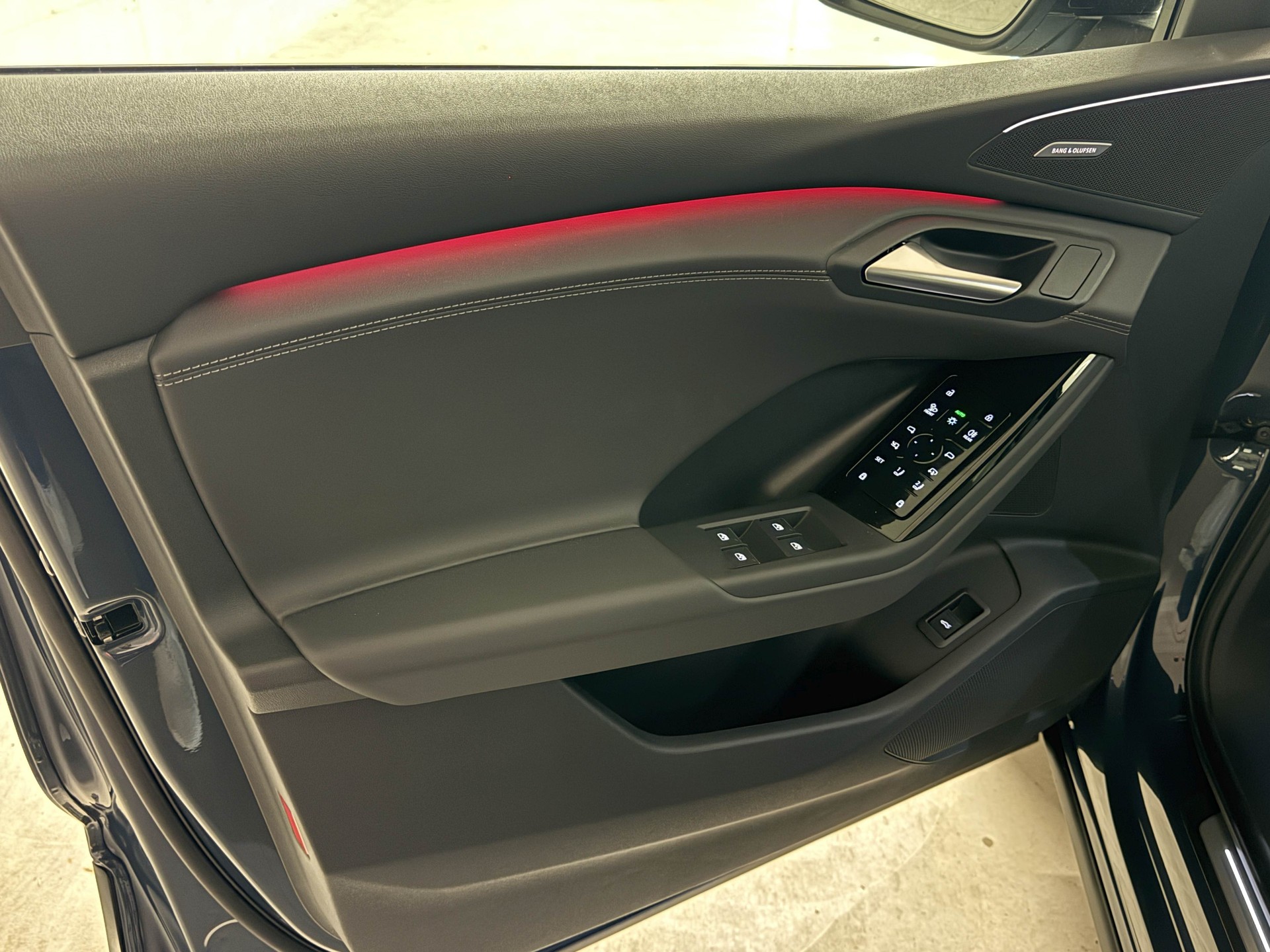 AUDI Q6 e-tron quattro-image-12