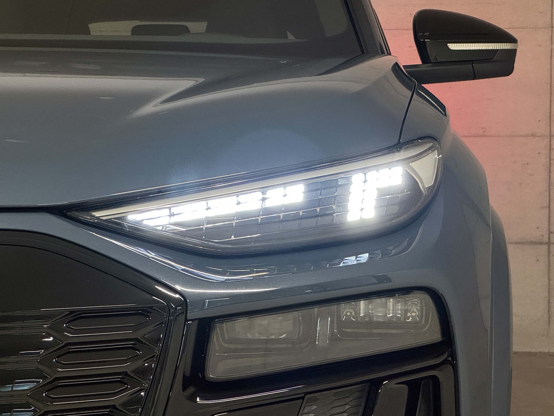 AUDI Q6 e-tron quattro-image-6