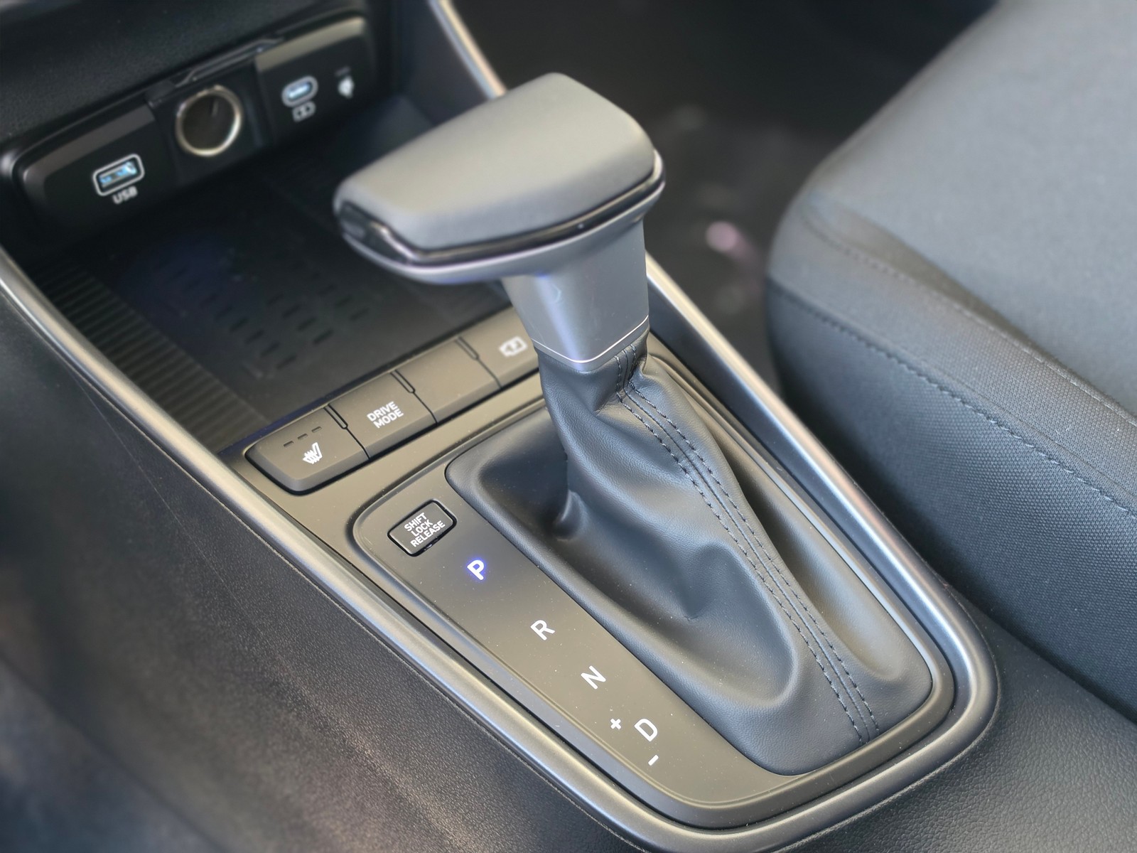 Hyundai i20 1.0 T-GDi Amplia DCT — photo 8