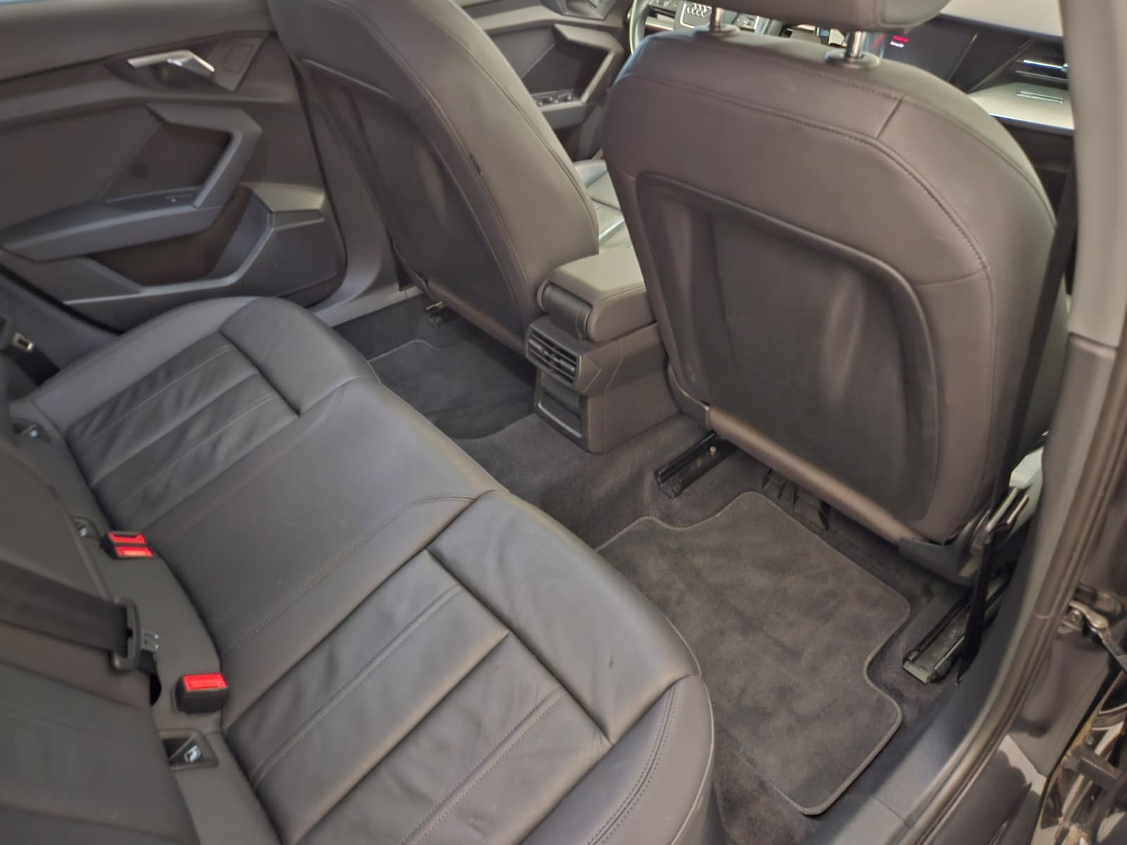 AUDI A3 Sportback 35 TFSI Attraction S-tronic-image-13
