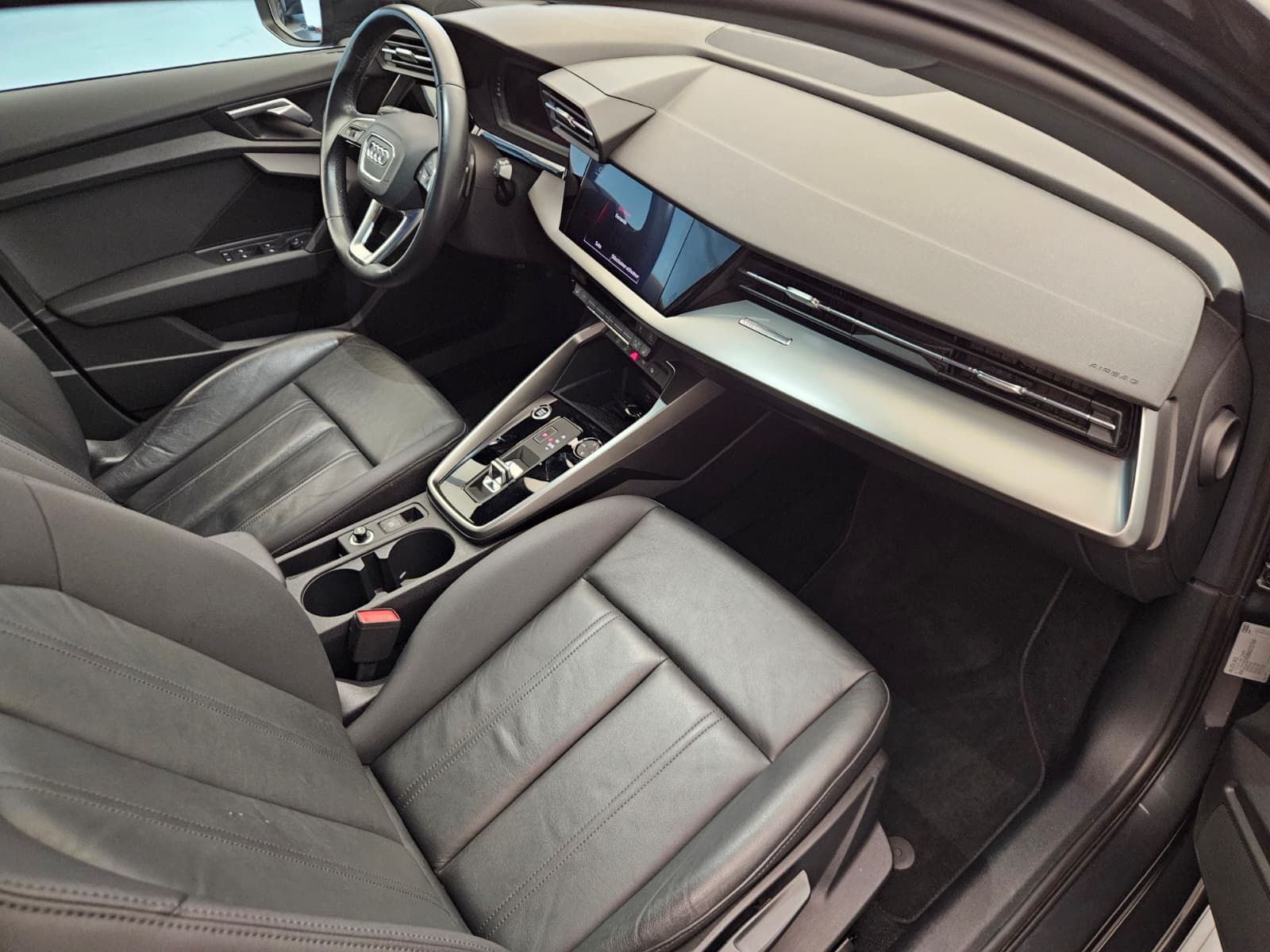 AUDI A3 Sportback 35 TFSI Attraction S-tronic-image-11