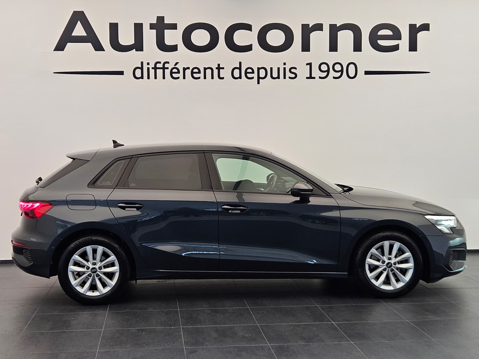 AUDI A3 Sportback 35 TFSI Attraction S-tronic-image-5