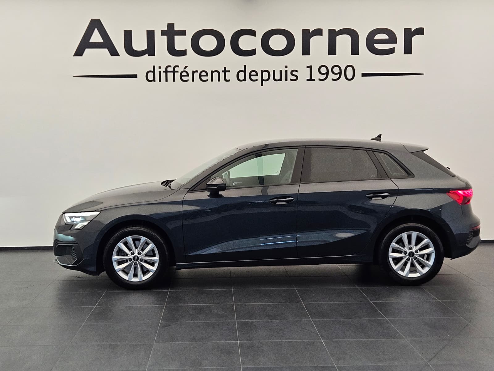 AUDI A3 Sportback 35 TFSI Attraction S-tronic-image-1