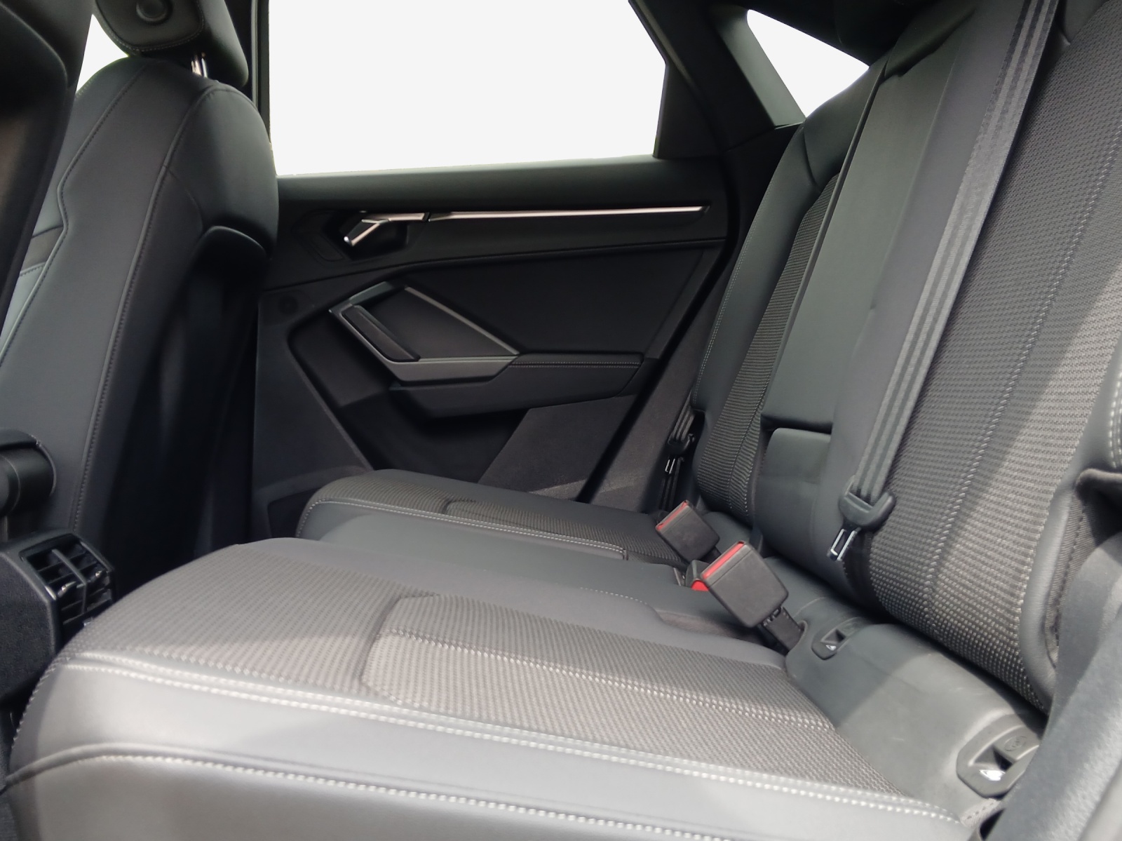 AUDI Q3 Sportback 40 TDI S line quattro S-tronic-image-11