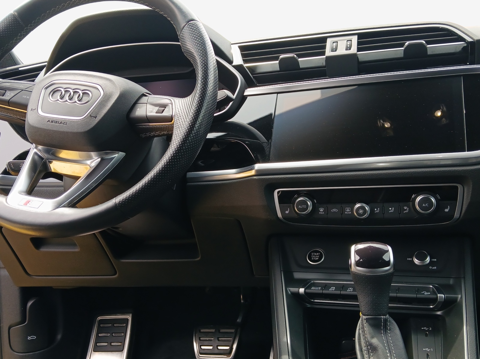 AUDI Q3 Sportback 40 TDI S line quattro S-tronic-image-8