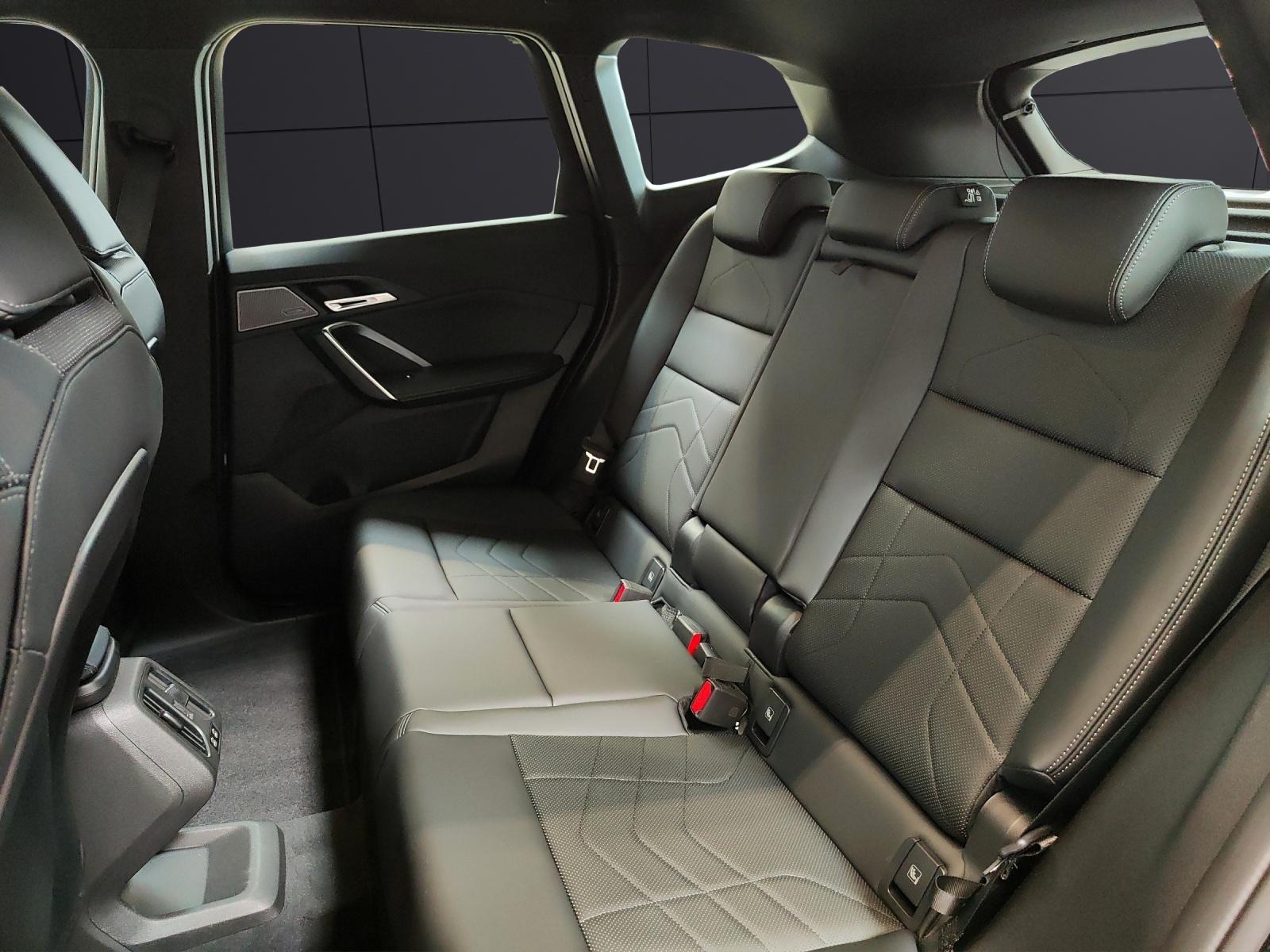 BMW iX 30 xDrive-image-16