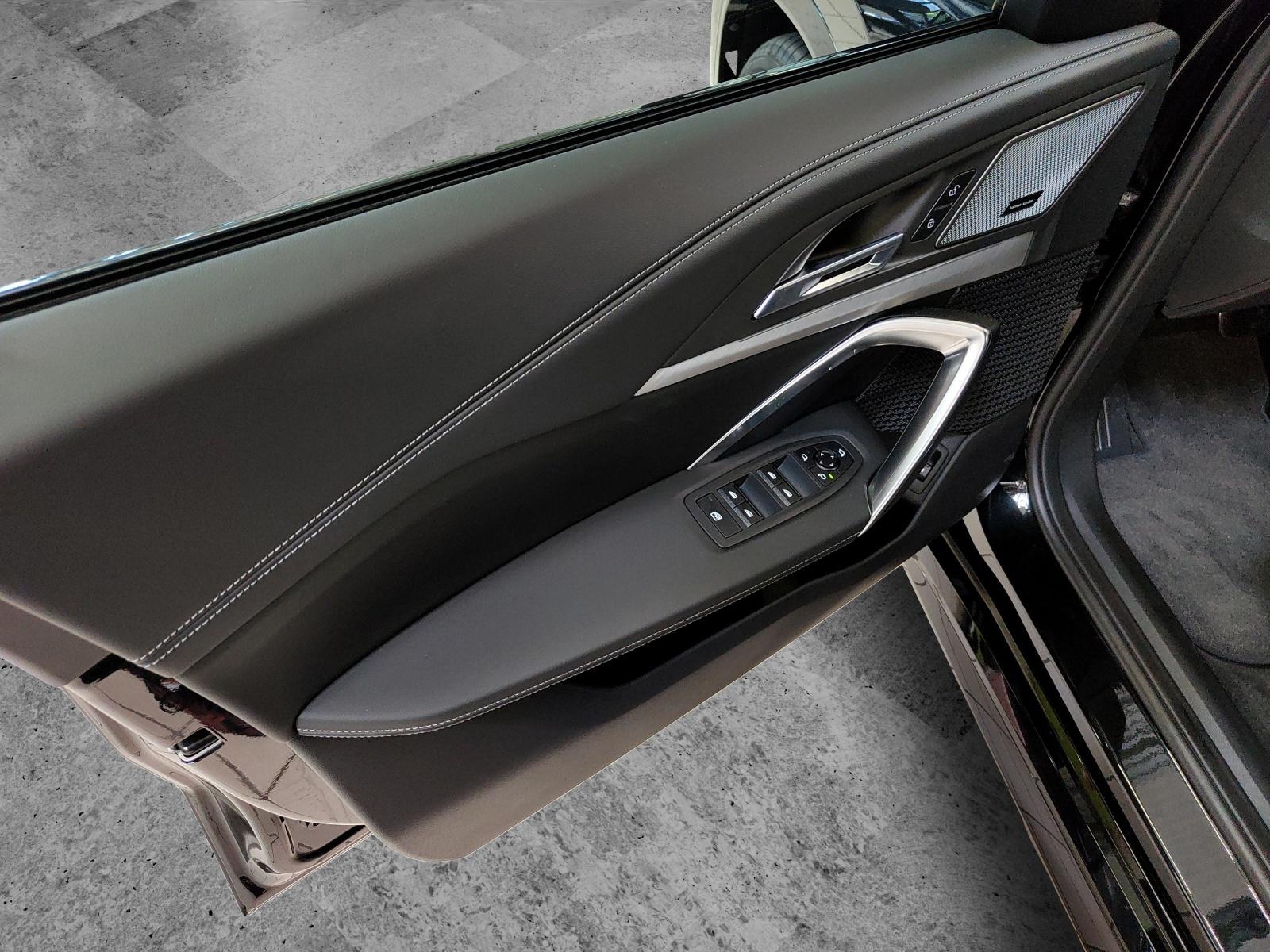 BMW iX 30 xDrive-image-14