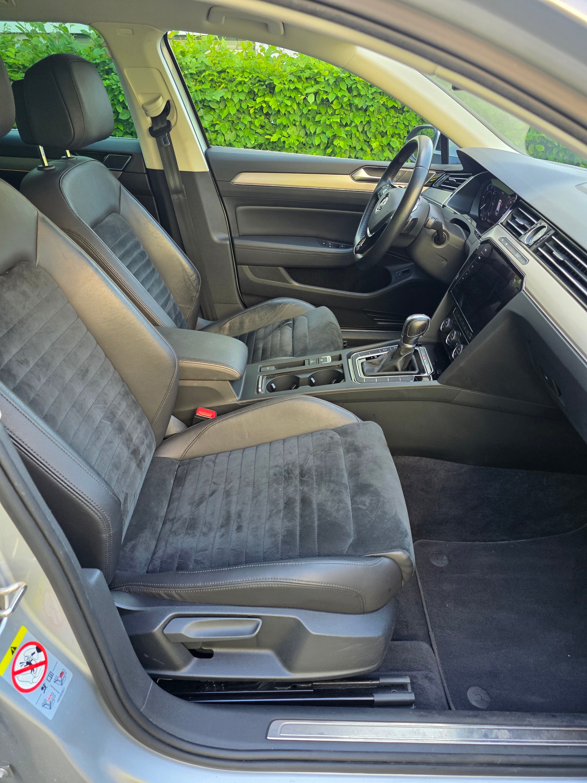 VW Passat Variant 2.0 TDI BMT Highline DSG 4Motion-image-11