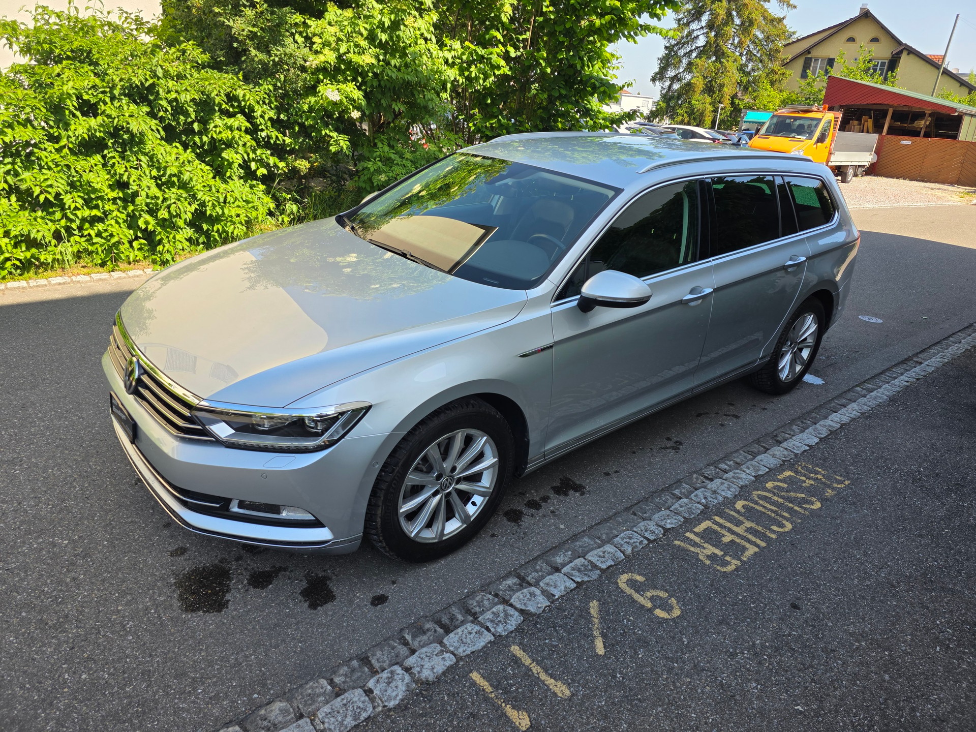 VW Passat Variant 2.0 TDI BMT Highline DSG 4Motion-image-8