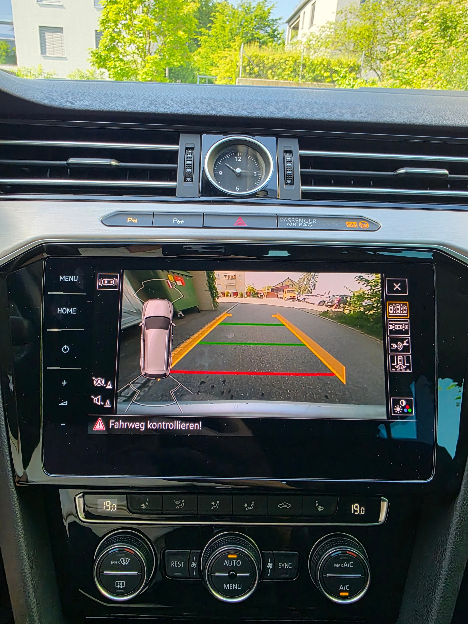 VW Passat Variant 2.0 TDI BMT Highline DSG 4Motion-image-16