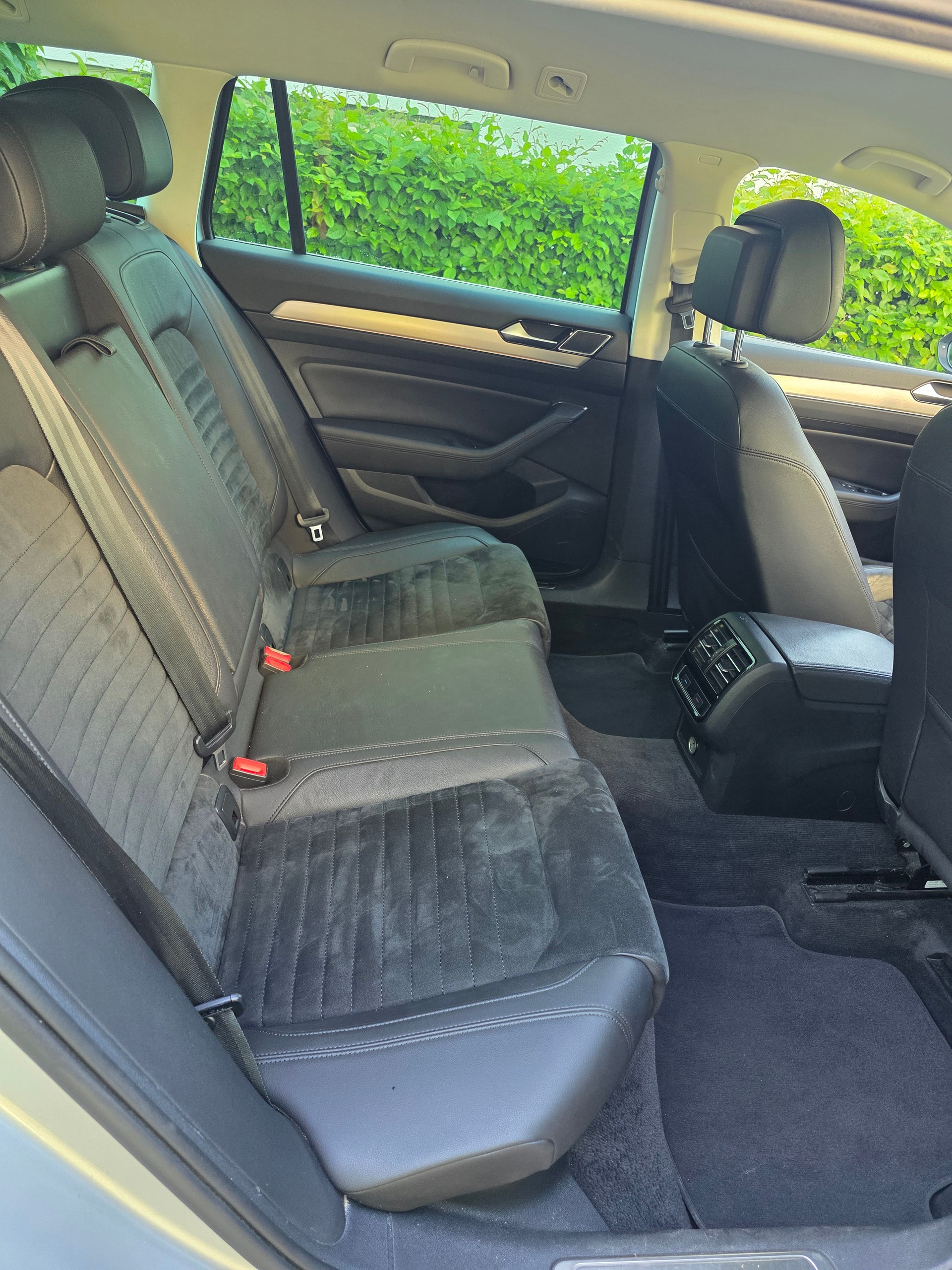 VW Passat Variant 2.0 TDI BMT Highline DSG 4Motion-image-13
