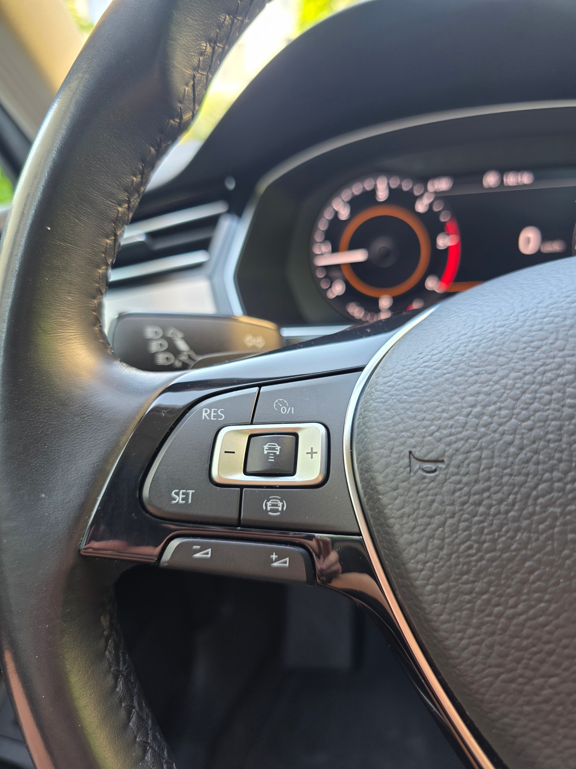 VW Passat Variant 2.0 TDI BMT Highline DSG 4Motion-image-17