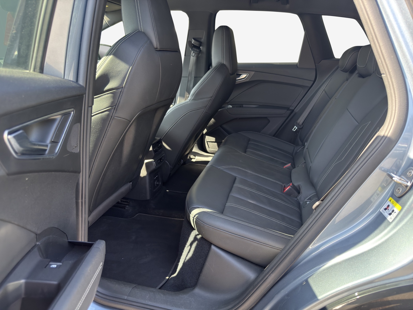AUDI Q4 e-tron 50 quattro-image-12