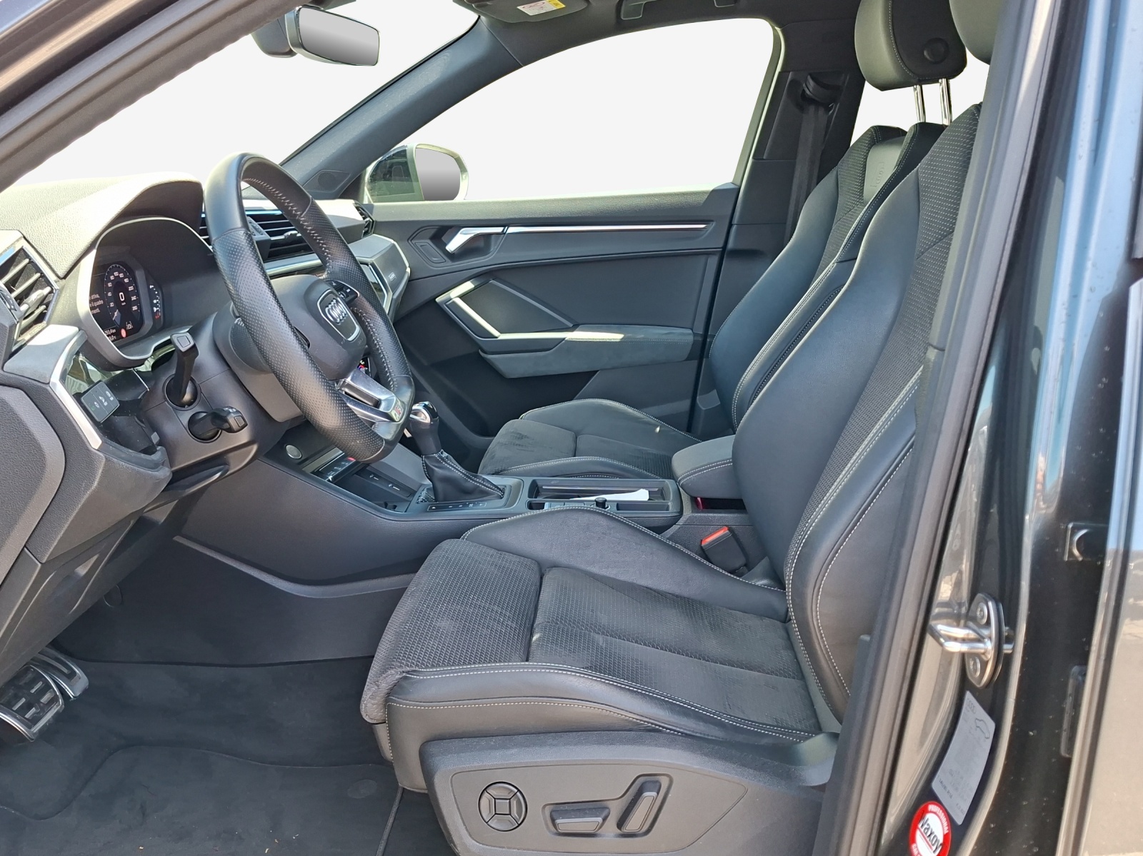 AUDI Q3 Sportback 40 TDI S line quattro S-tronic-image-7