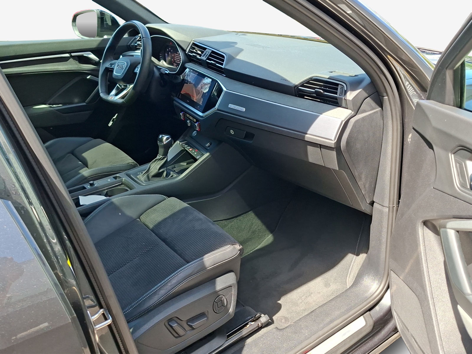 AUDI Q3 Sportback 40 TDI S line quattro S-tronic-image-12