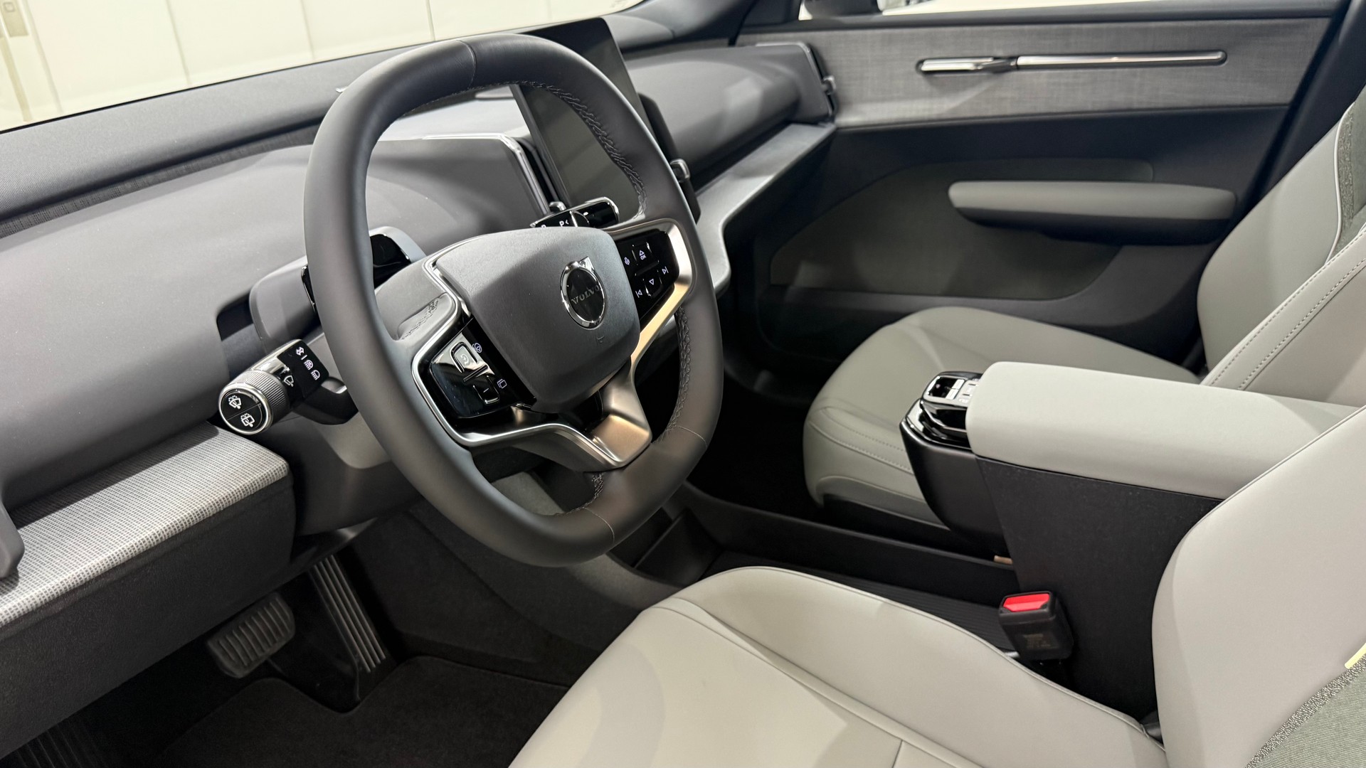 VOLVO EX 30 CC E60 Twin Performance A-image-3
