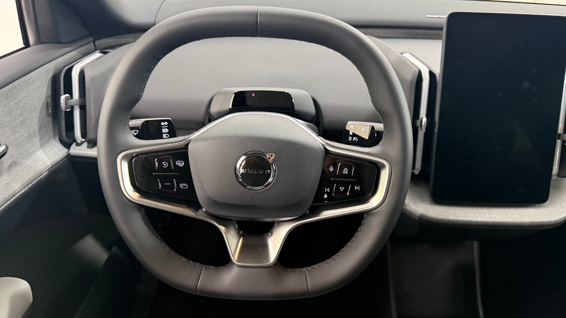 VOLVO EX 30 CC E60 Twin Performance A-image-14