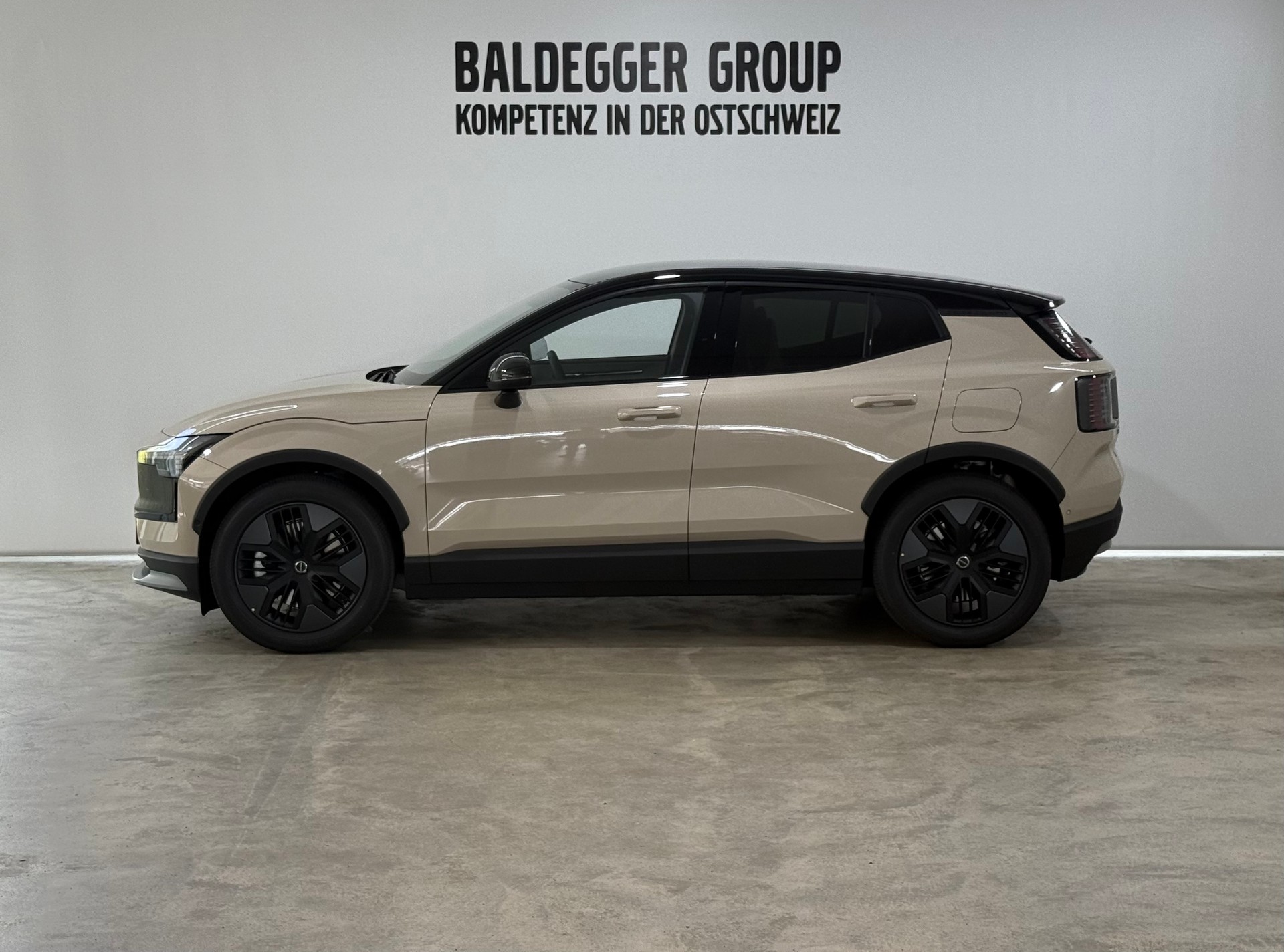 VOLVO EX 30 CC E60 Twin Performance A-image-1