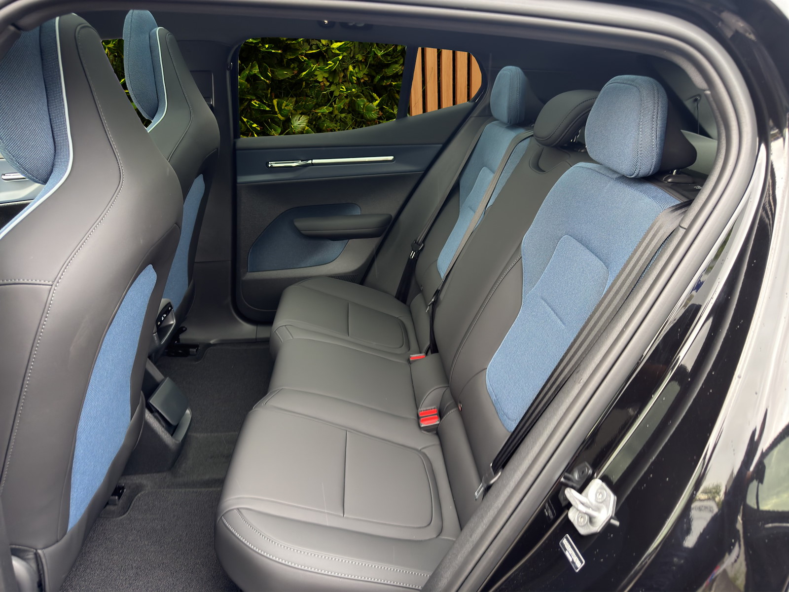 VOLVO EX 30 E60 Twin Ultra Performance Sw. Black Ed. AWD-image-14