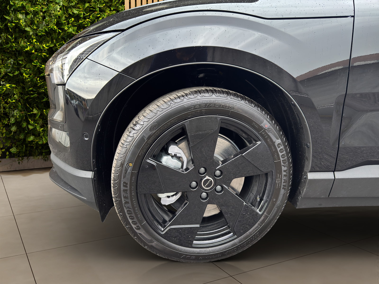 VOLVO EX 30 E60 Twin Ultra Performance Sw. Black Ed. AWD-image-7