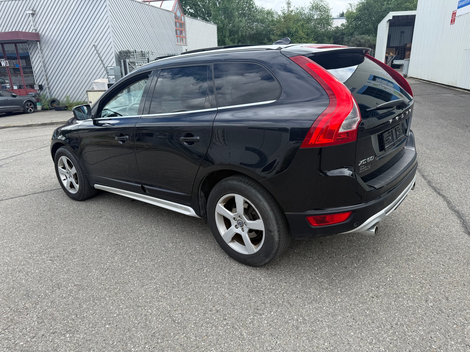 VOLVO XC60 D5 AWD-image-3