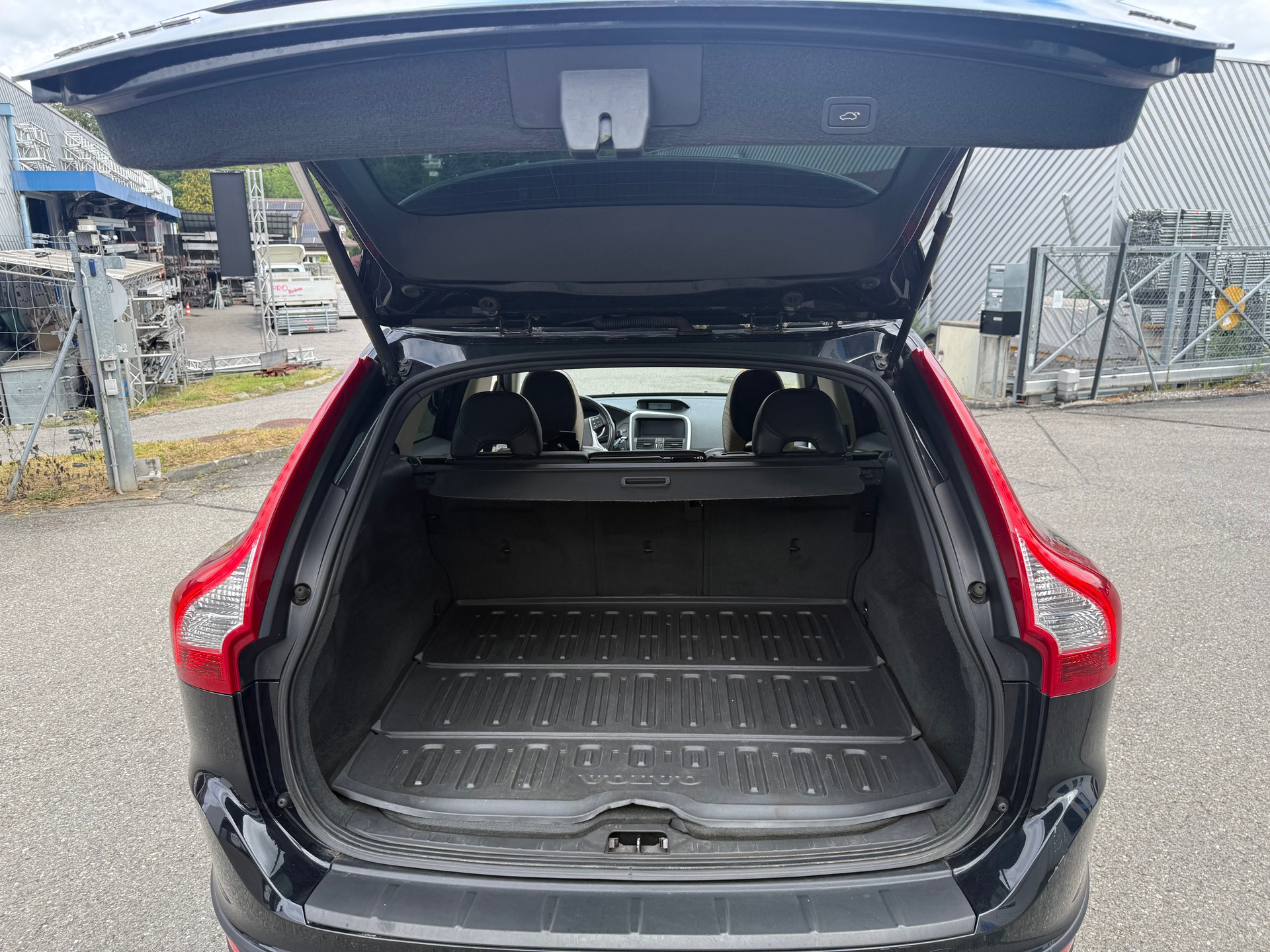 VOLVO XC60 D5 AWD-image-7