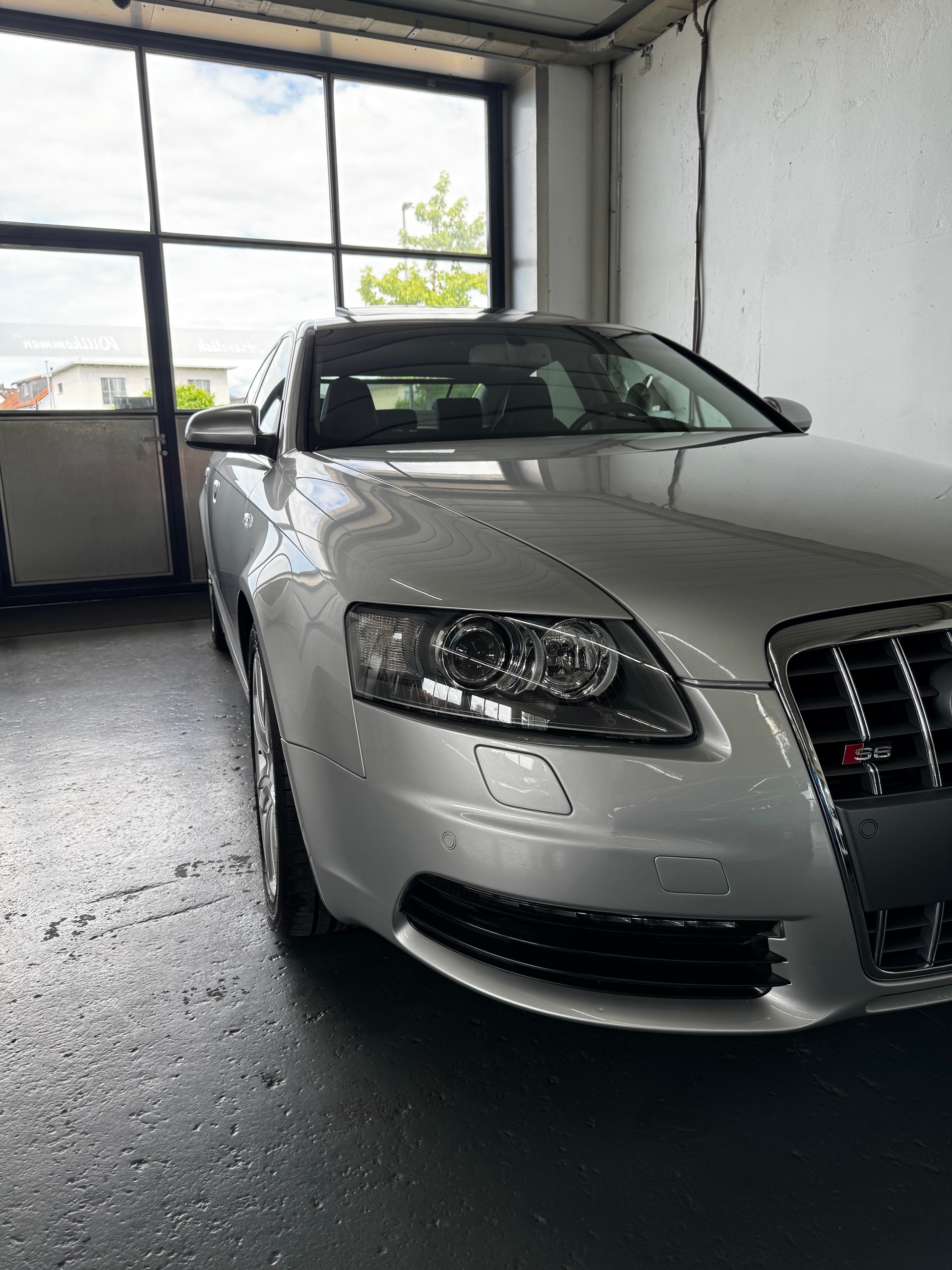 AUDI S6 Limousine 5.2 V10 quattro tiptronic-image-2