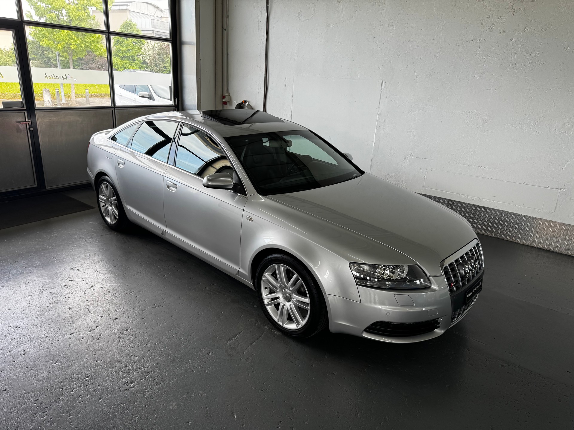 AUDI S6 Limousine 5.2 V10 quattro tiptronic-image-0