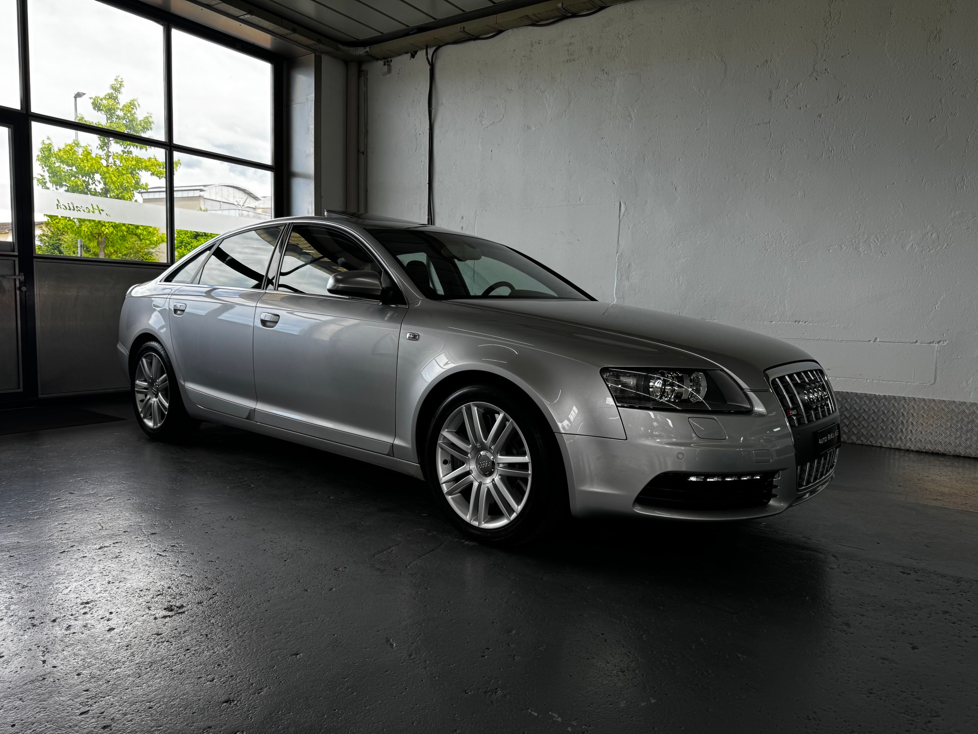AUDI S6 Limousine 5.2 V10 quattro tiptronic-image-1
