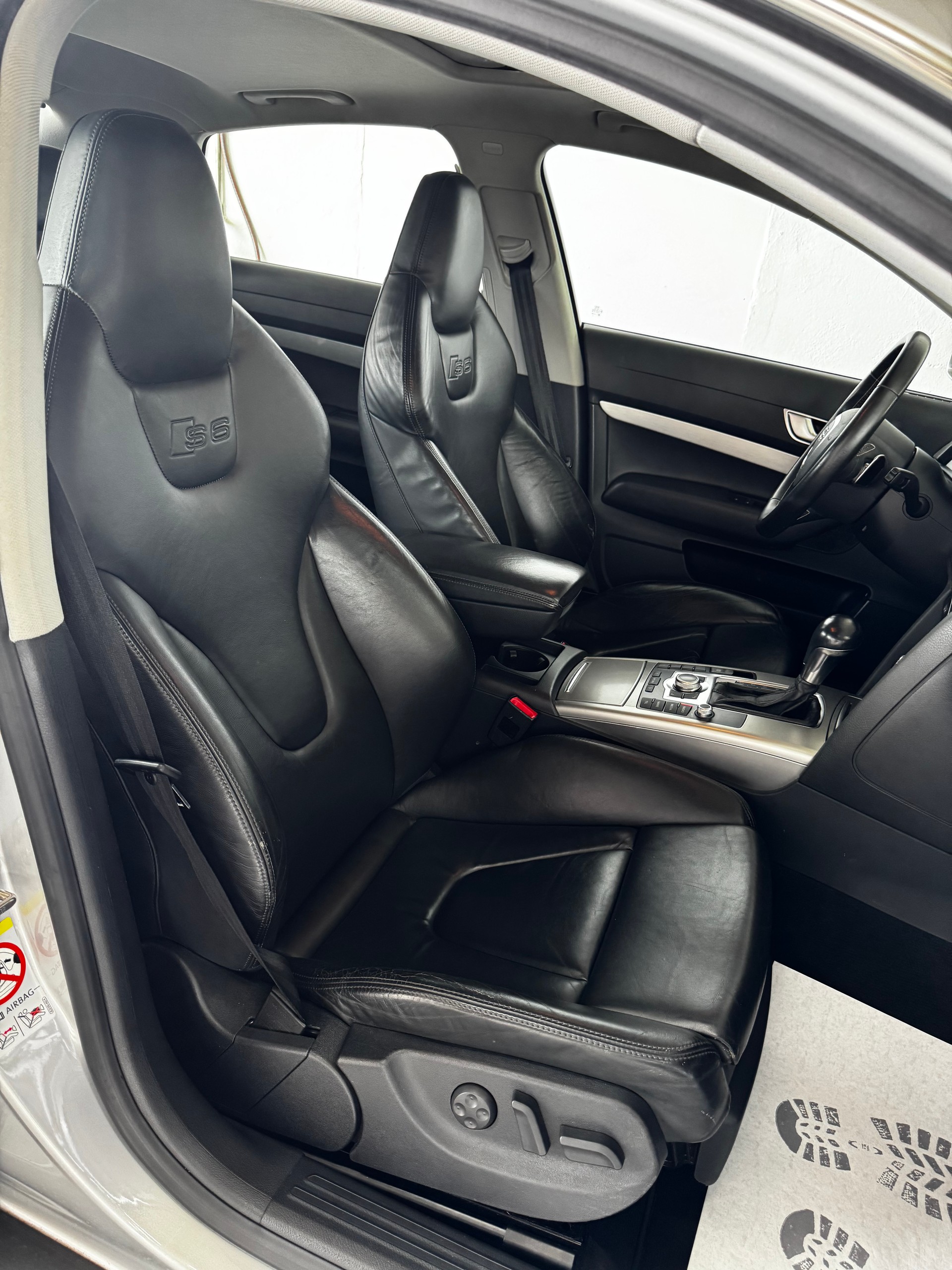AUDI S6 Limousine 5.2 V10 quattro tiptronic-image-18