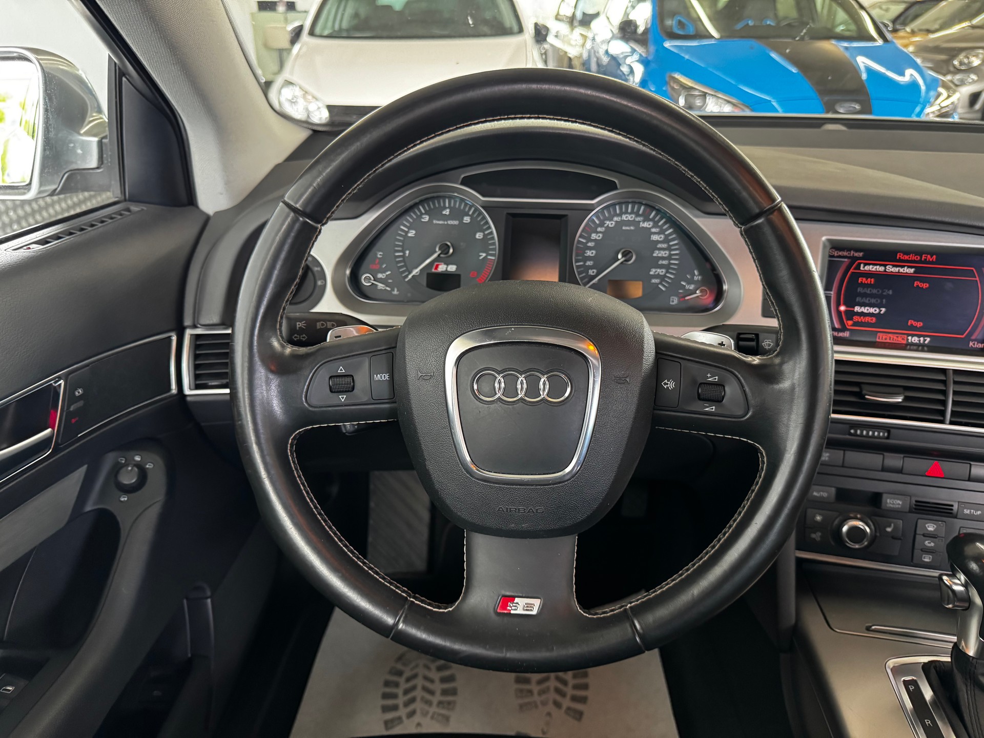 AUDI S6 Limousine 5.2 V10 quattro tiptronic-image-17