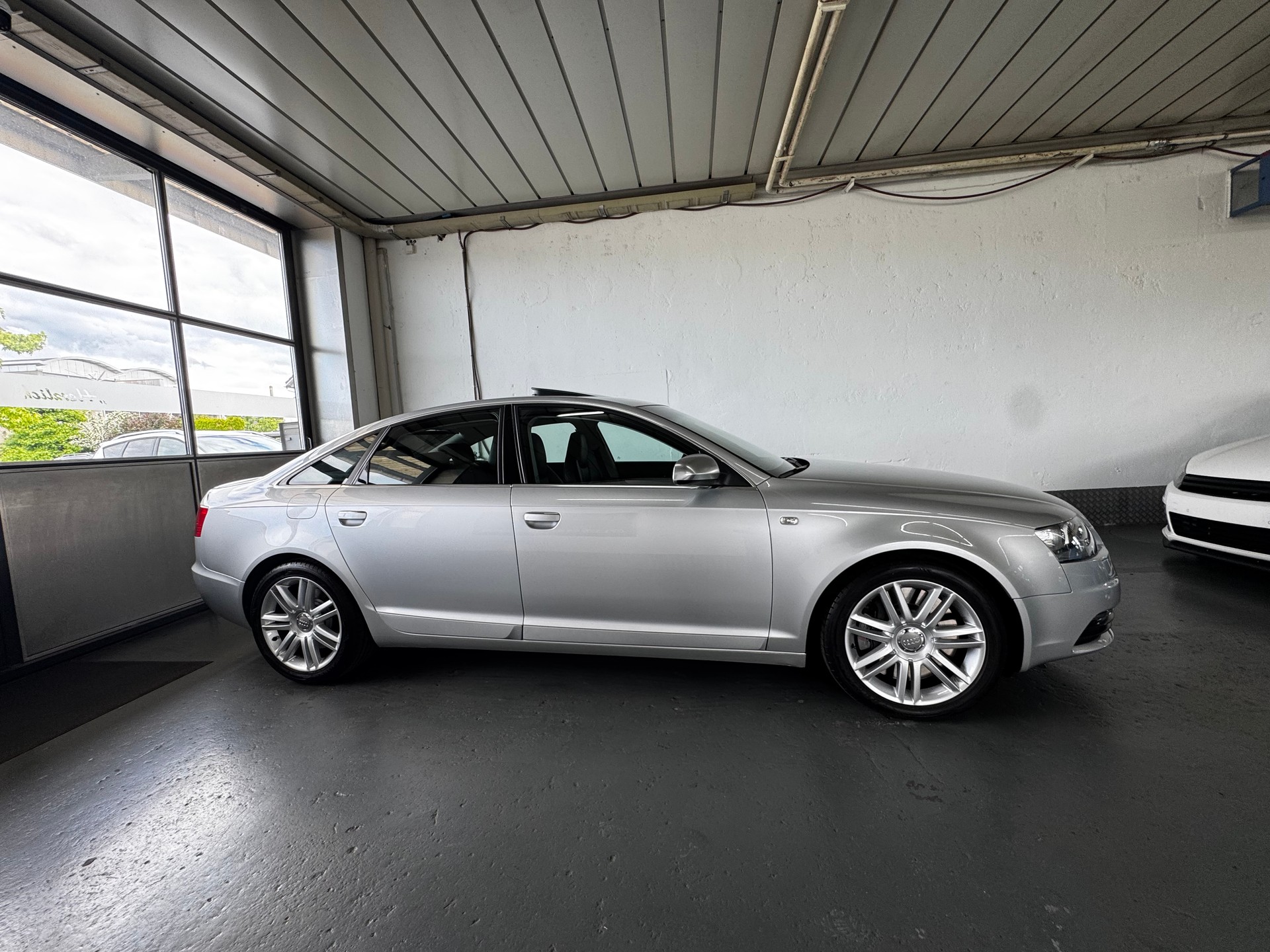 AUDI S6 Limousine 5.2 V10 quattro tiptronic-image-8