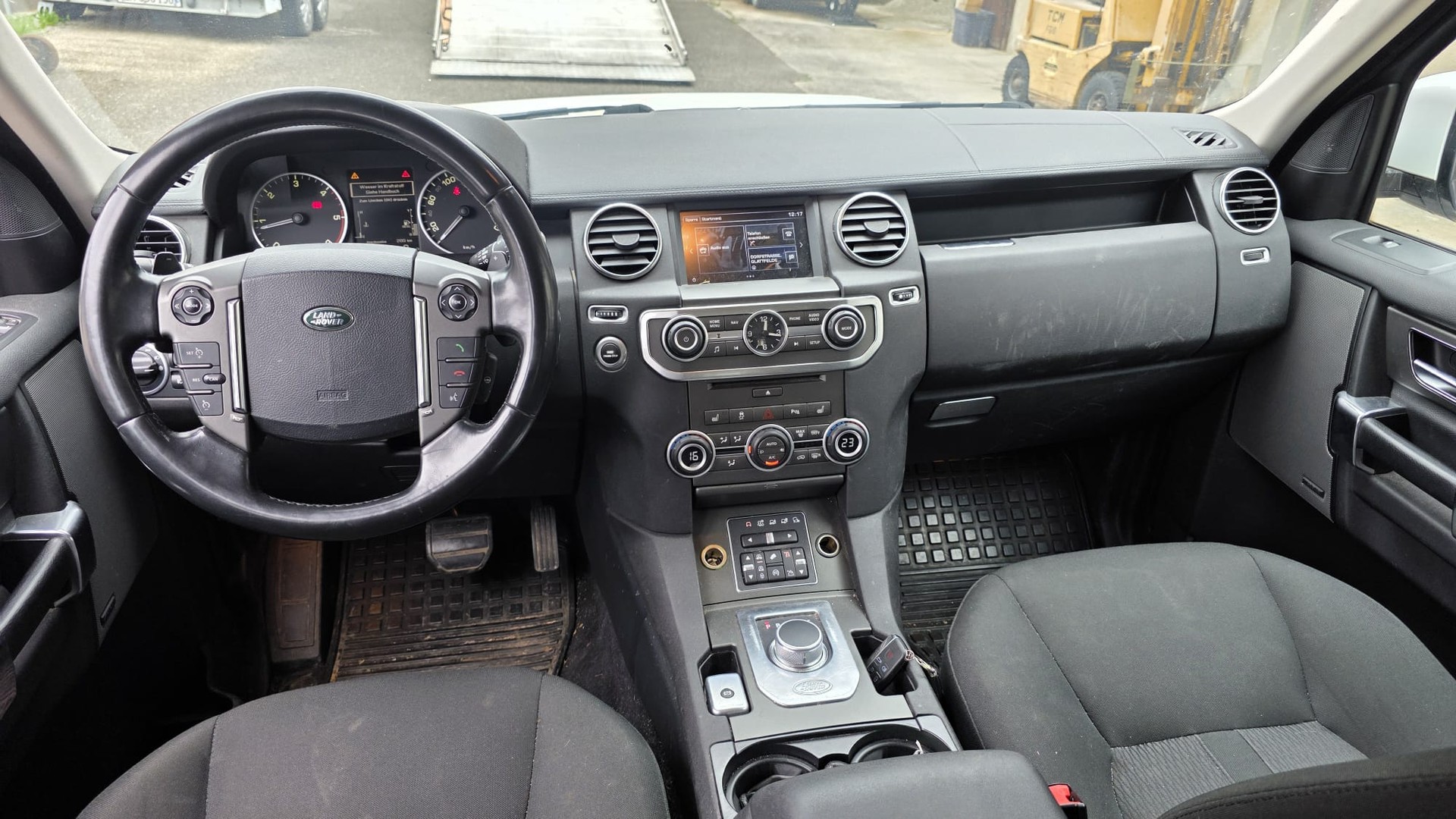 LAND ROVER Discovery 3.0 SDV6 SE Automatic 7 Plätze-image-6