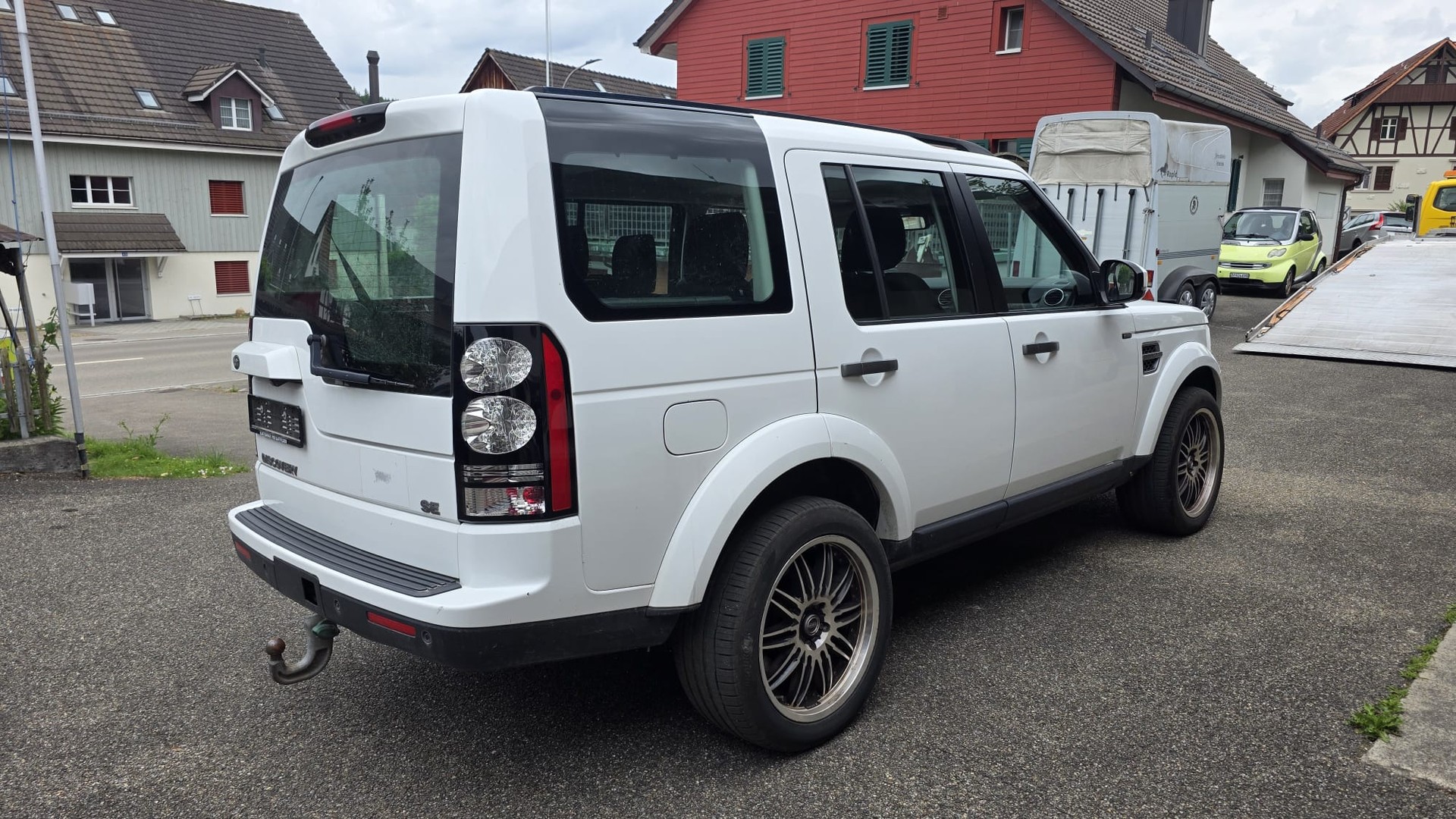 LAND ROVER Discovery 3.0 SDV6 SE Automatic 7 Plätze-image-2