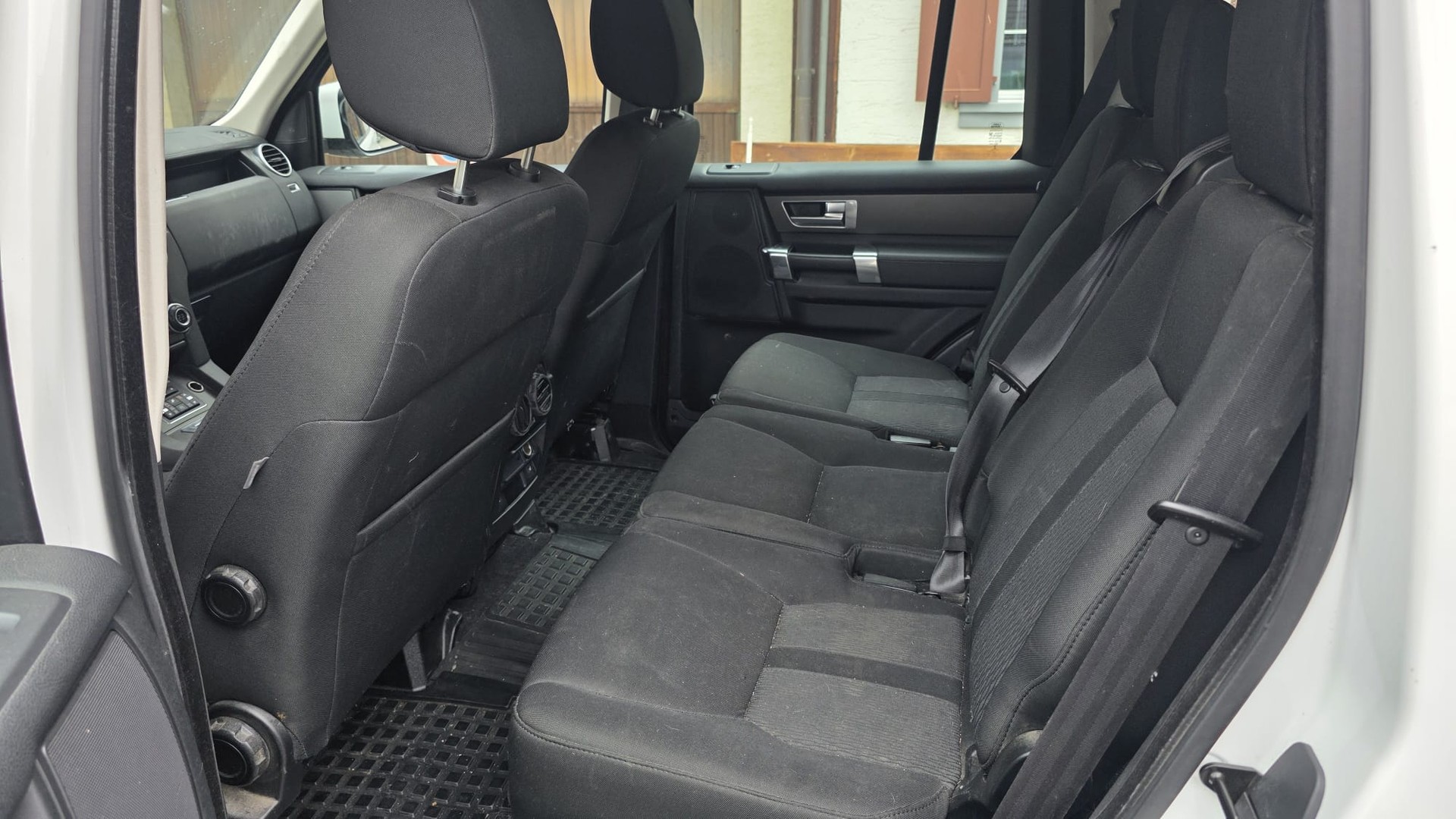 LAND ROVER Discovery 3.0 SDV6 SE Automatic 7 Plätze-image-4