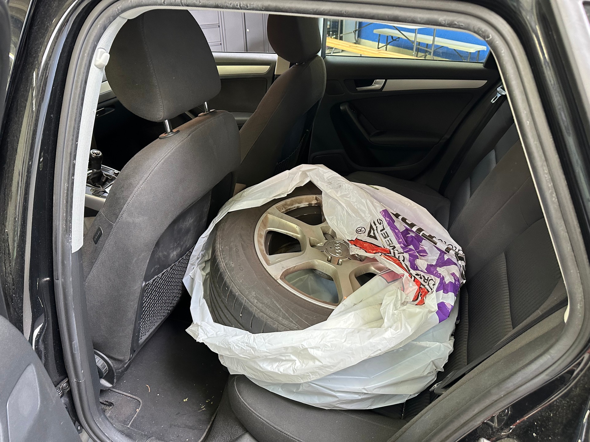AUDI A4 Avant 2.0 TDI-image-10