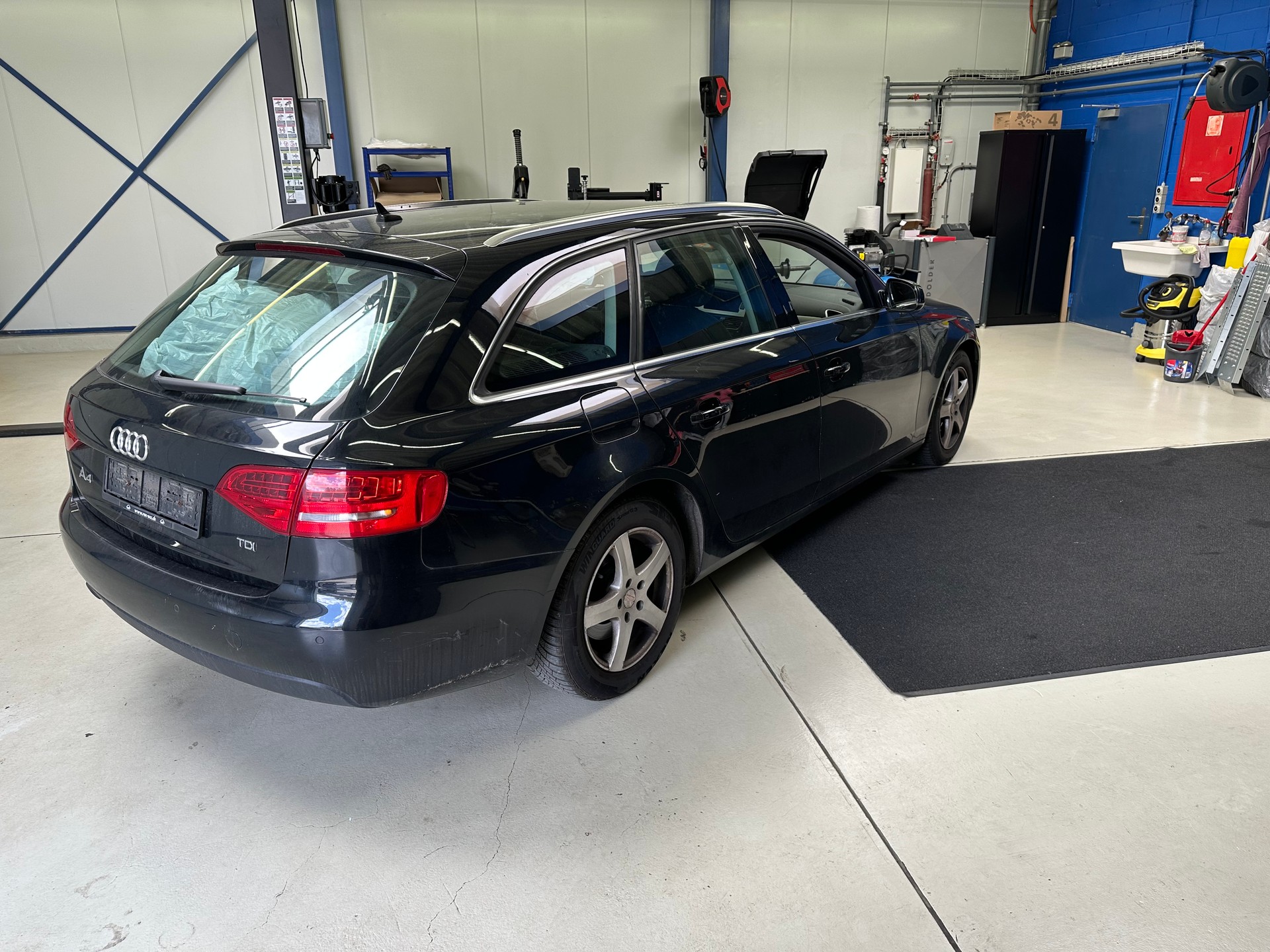 AUDI A4 Avant 2.0 TDI-image-5