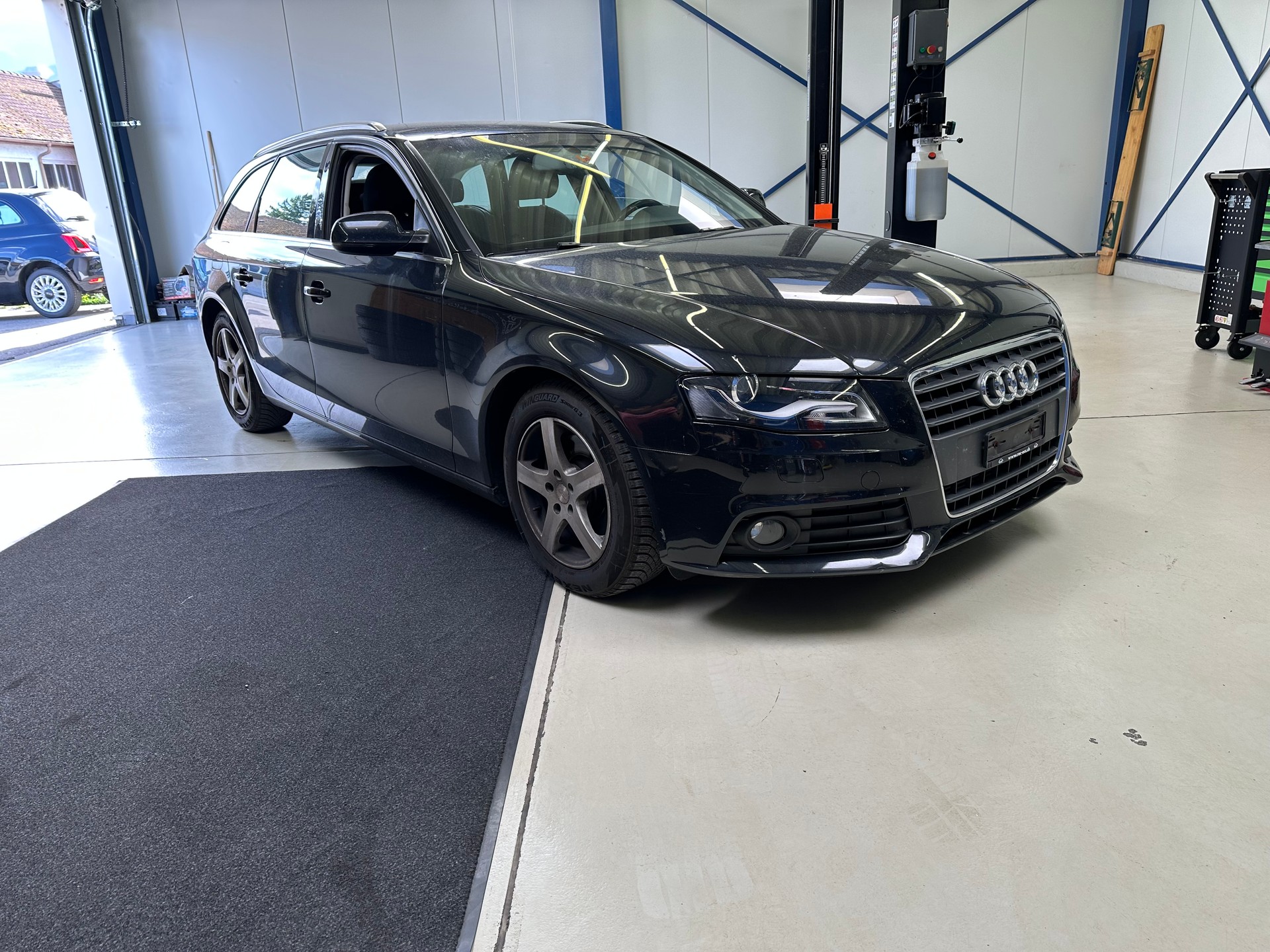 AUDI A4 Avant 2.0 TDI-image-0