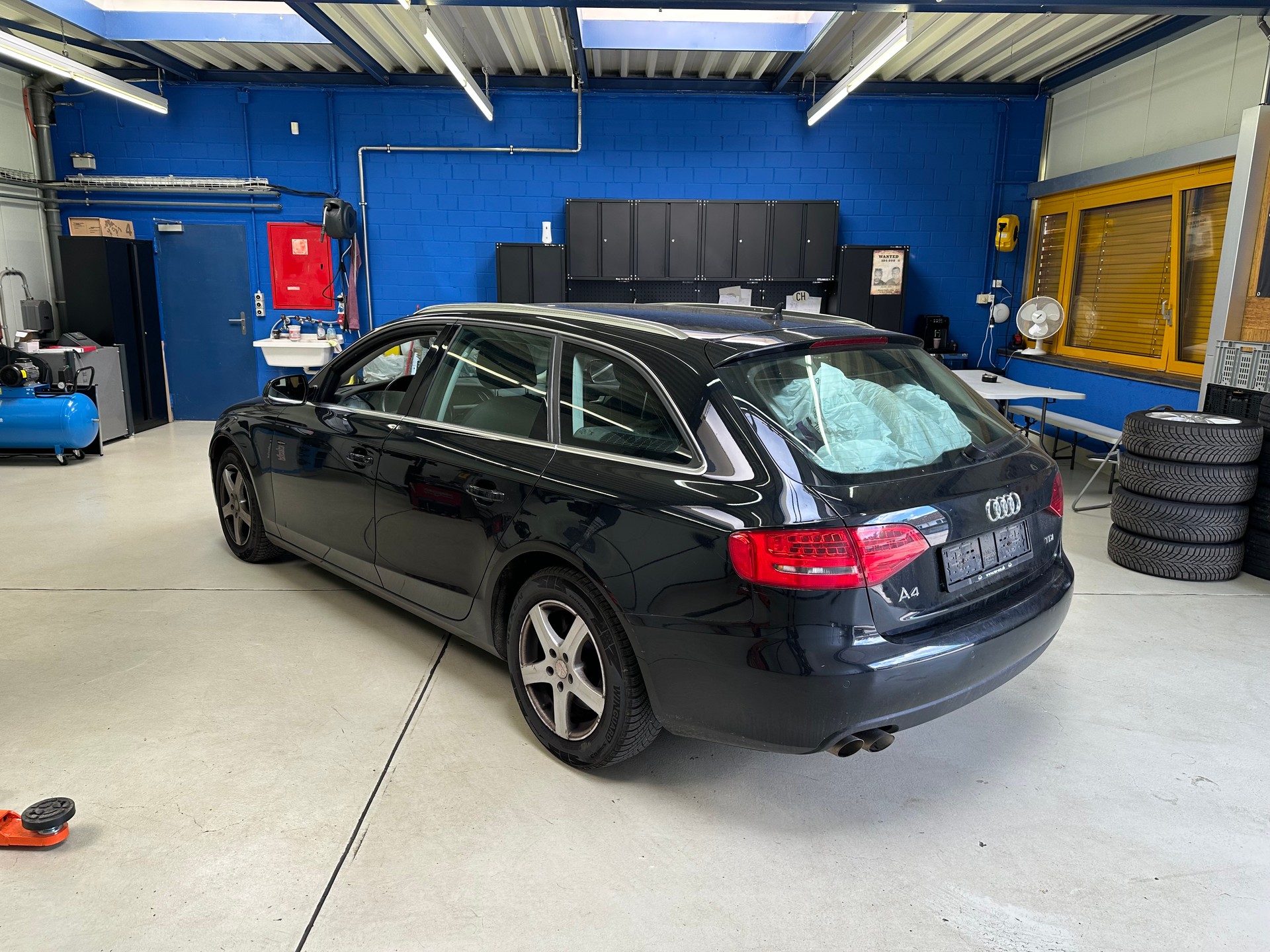 AUDI A4 Avant 2.0 TDI-image-3