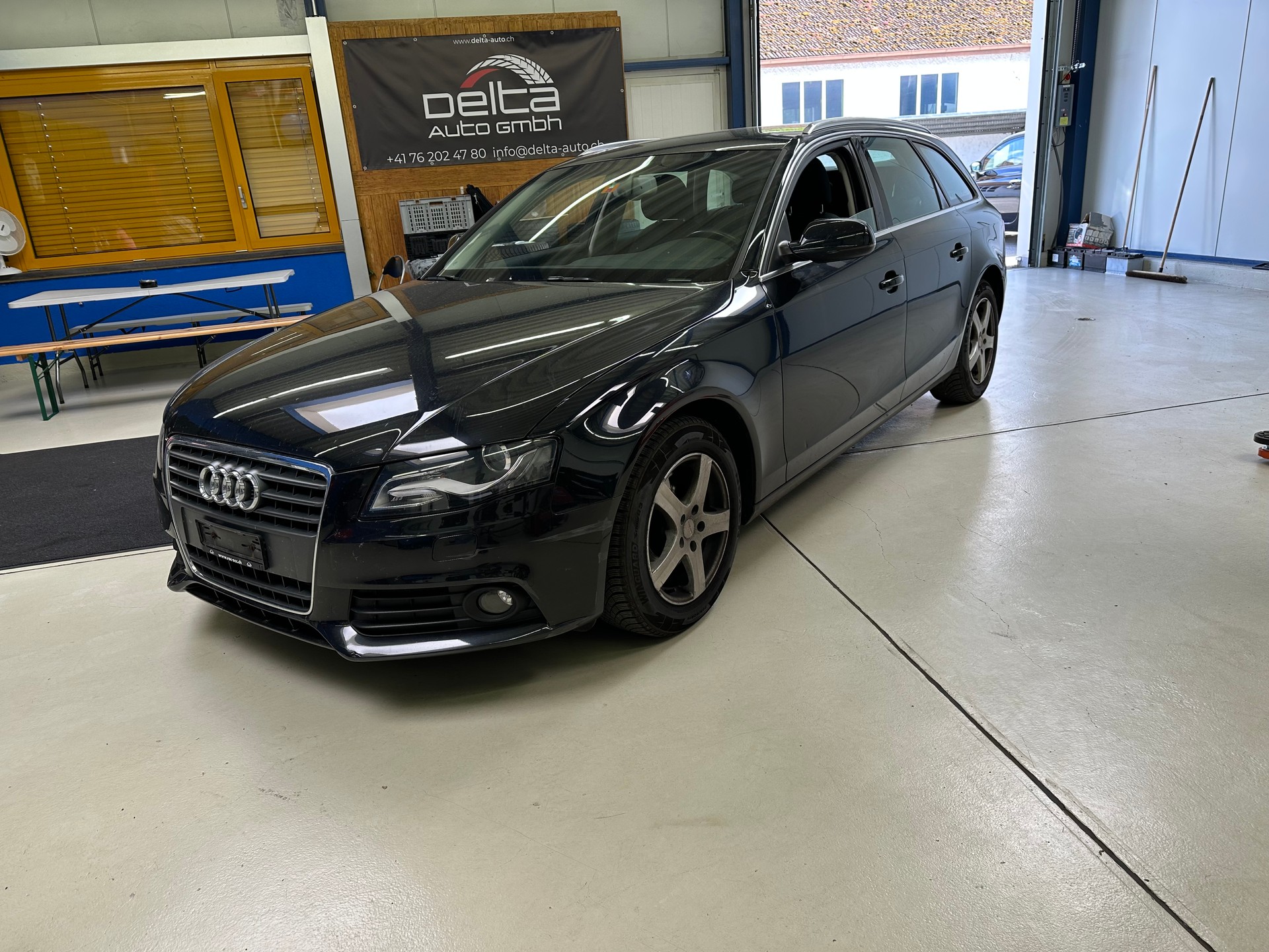 AUDI A4 Avant 2.0 TDI-image-4