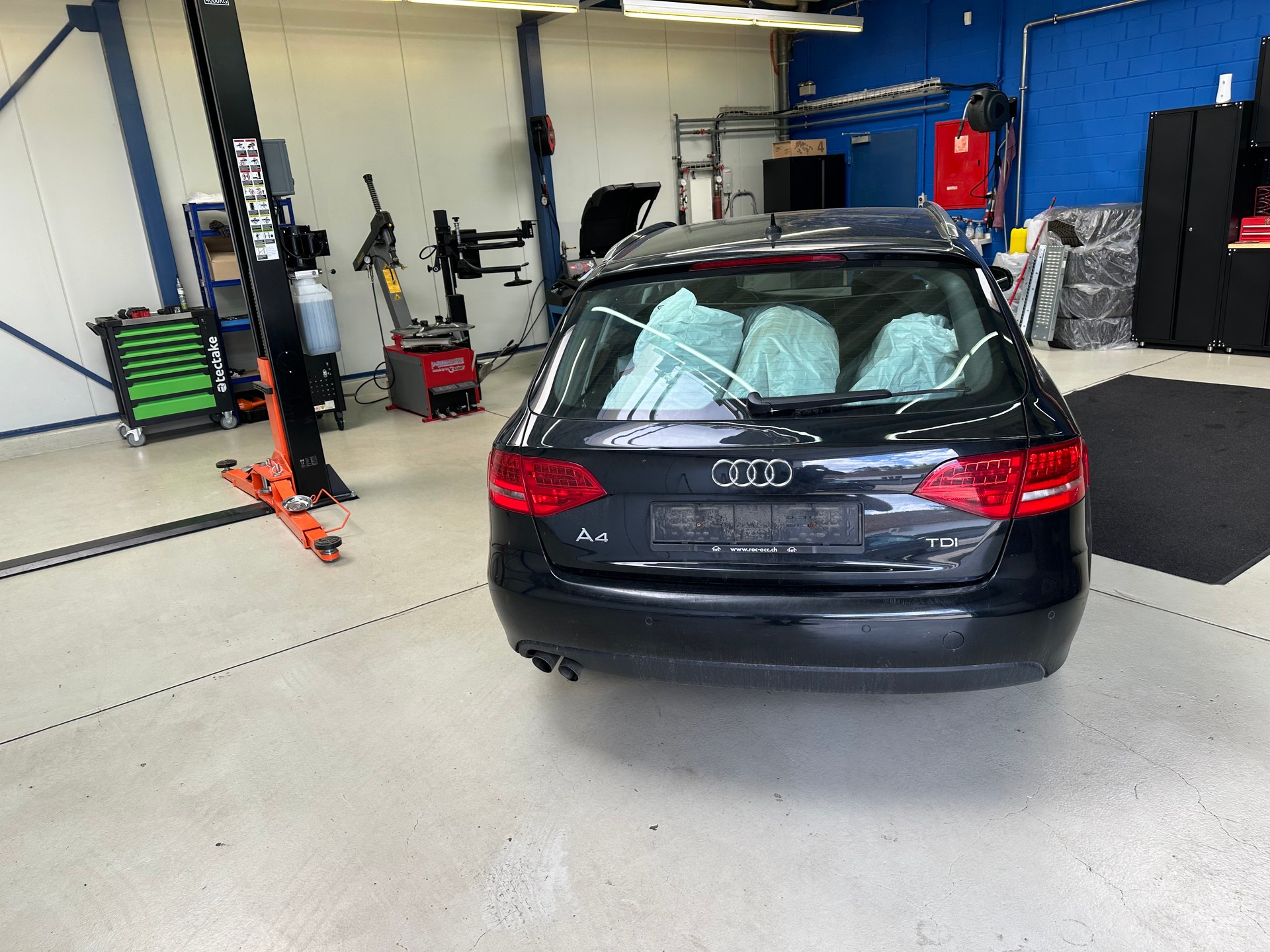 AUDI A4 Avant 2.0 TDI-image-2