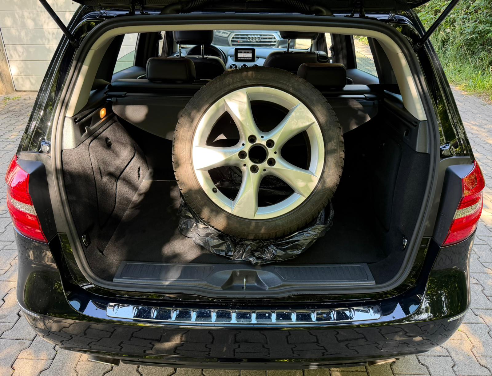 MERCEDES-BENZ B 200 7G-DCT-image-12