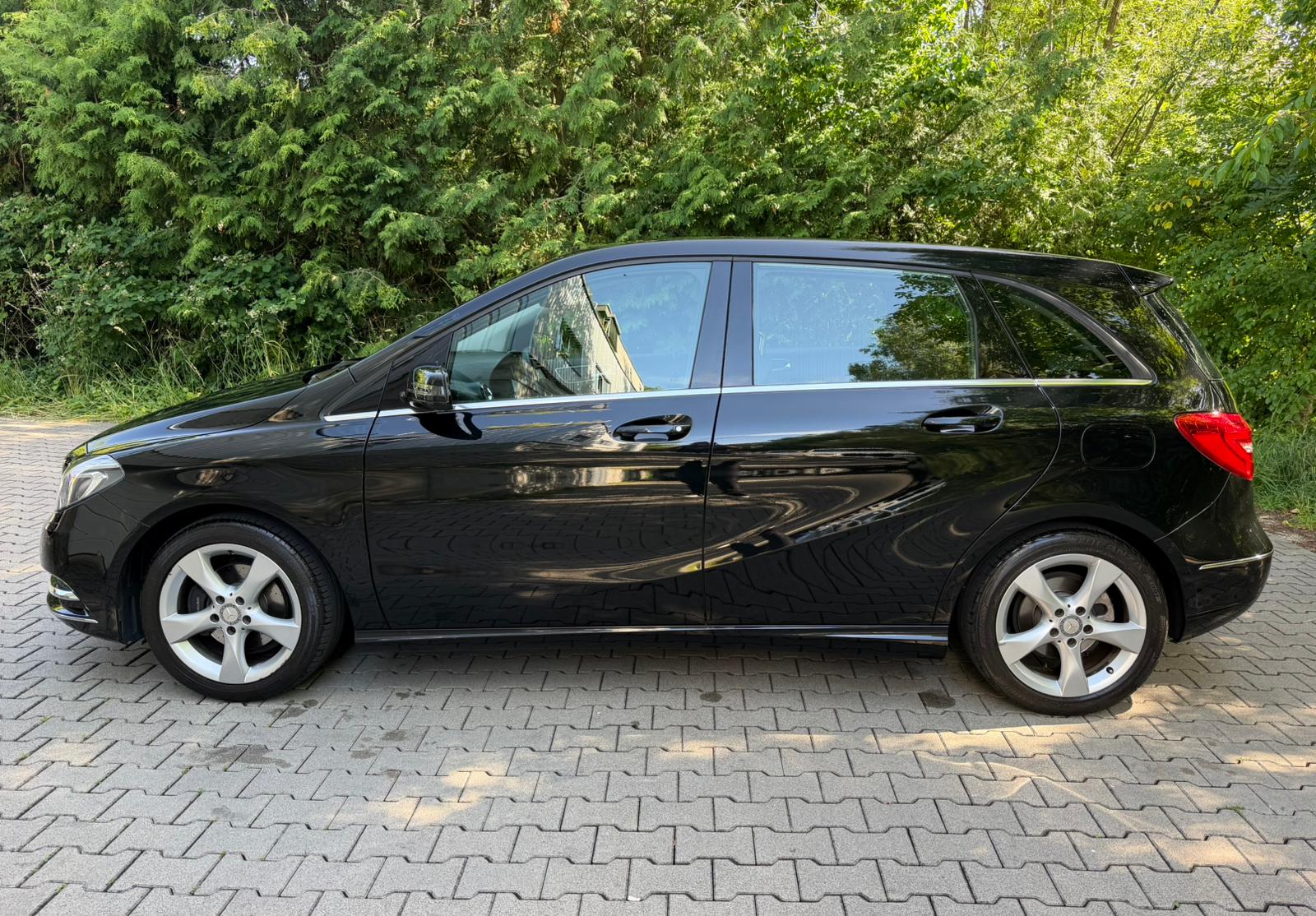 MERCEDES-BENZ B 200 7G-DCT-image-1