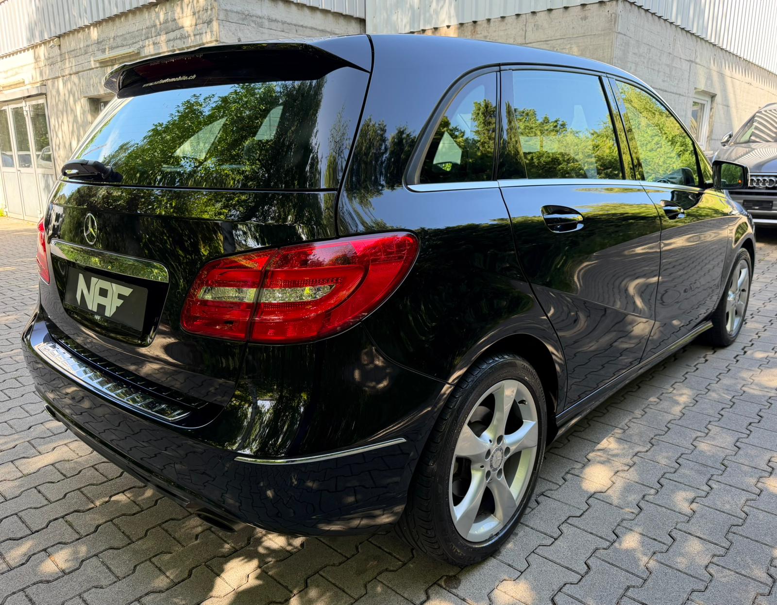 MERCEDES-BENZ B 200 7G-DCT-image-4