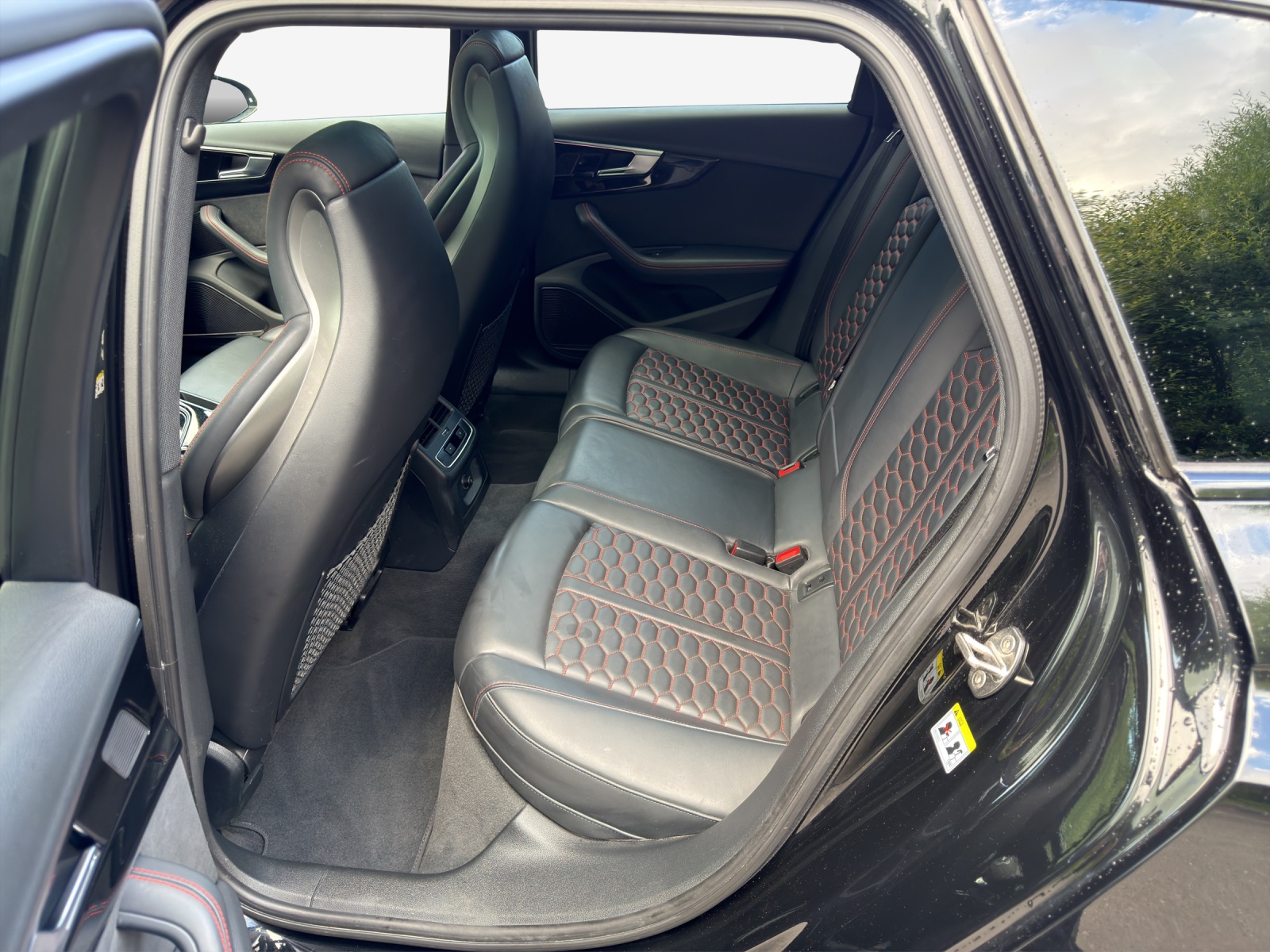 AUDI RS4 Avant quattro tiptronic-image-11