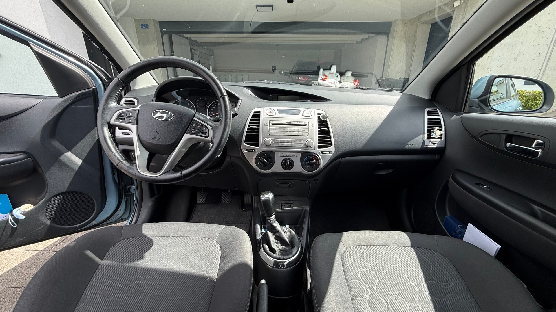 HYUNDAI 1.4 Style-image-4