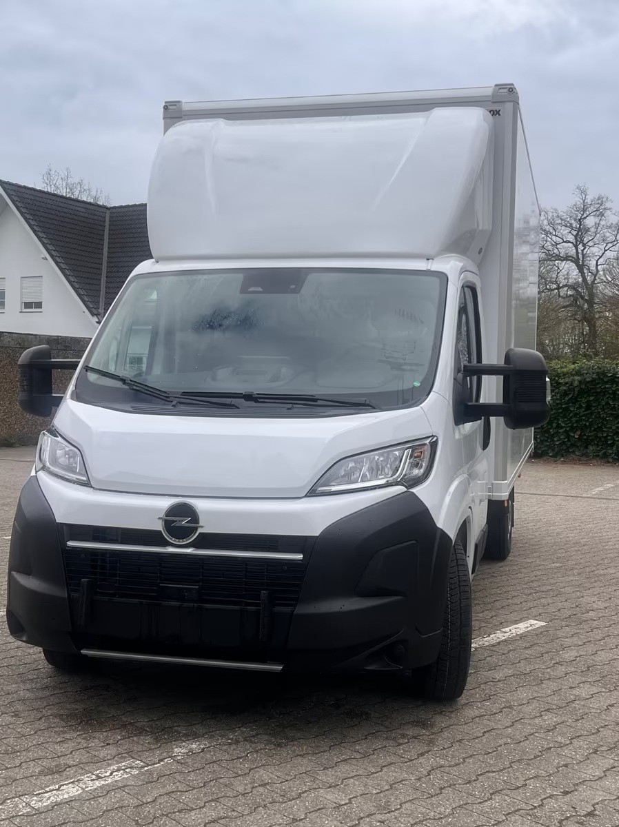 OPEL Movano mit AHK + Rückfahrkamera / Kofferumbau-image-1