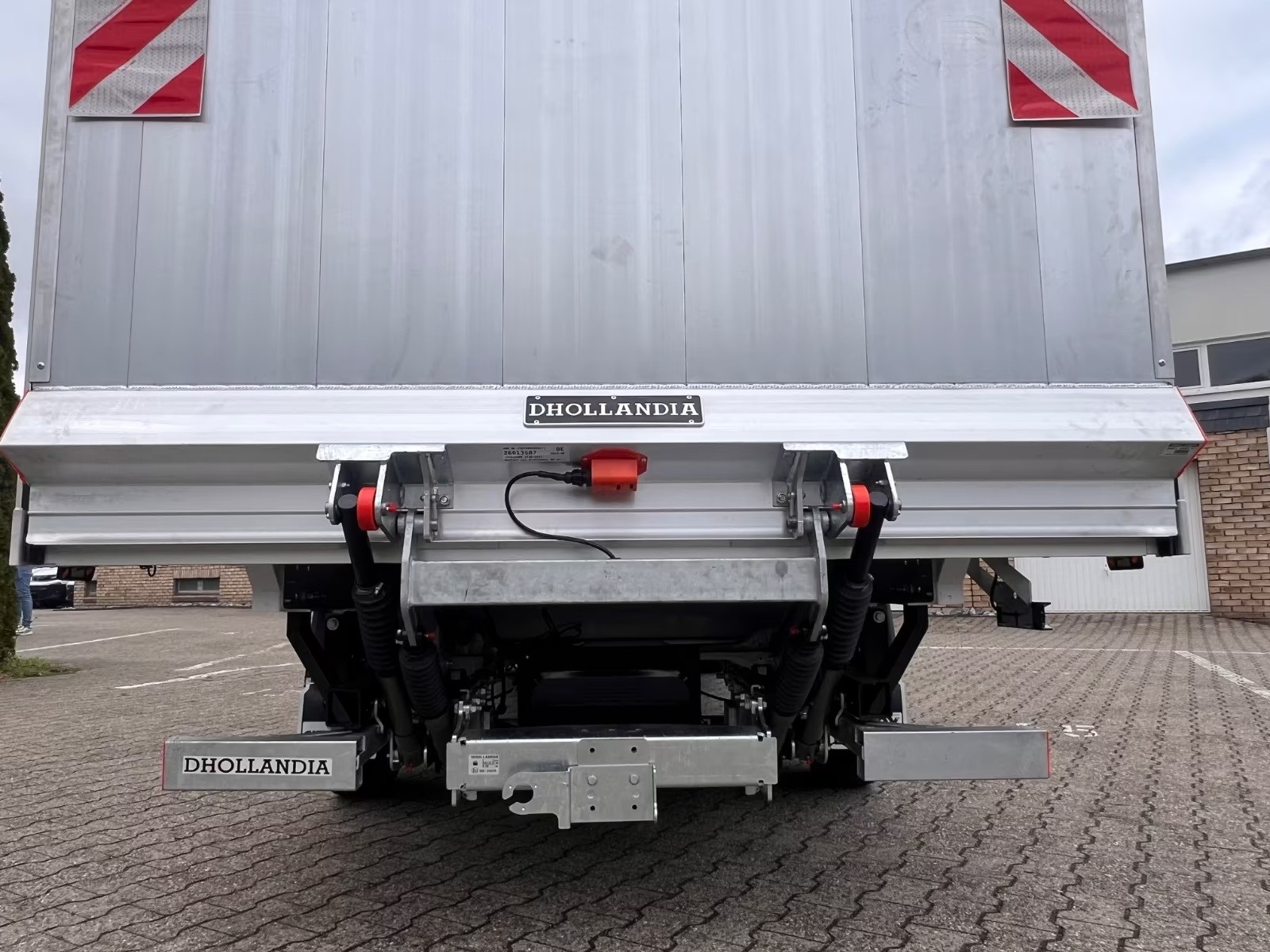 OPEL Movano mit AHK + Rückfahrkamera / Kofferumbau-image-4